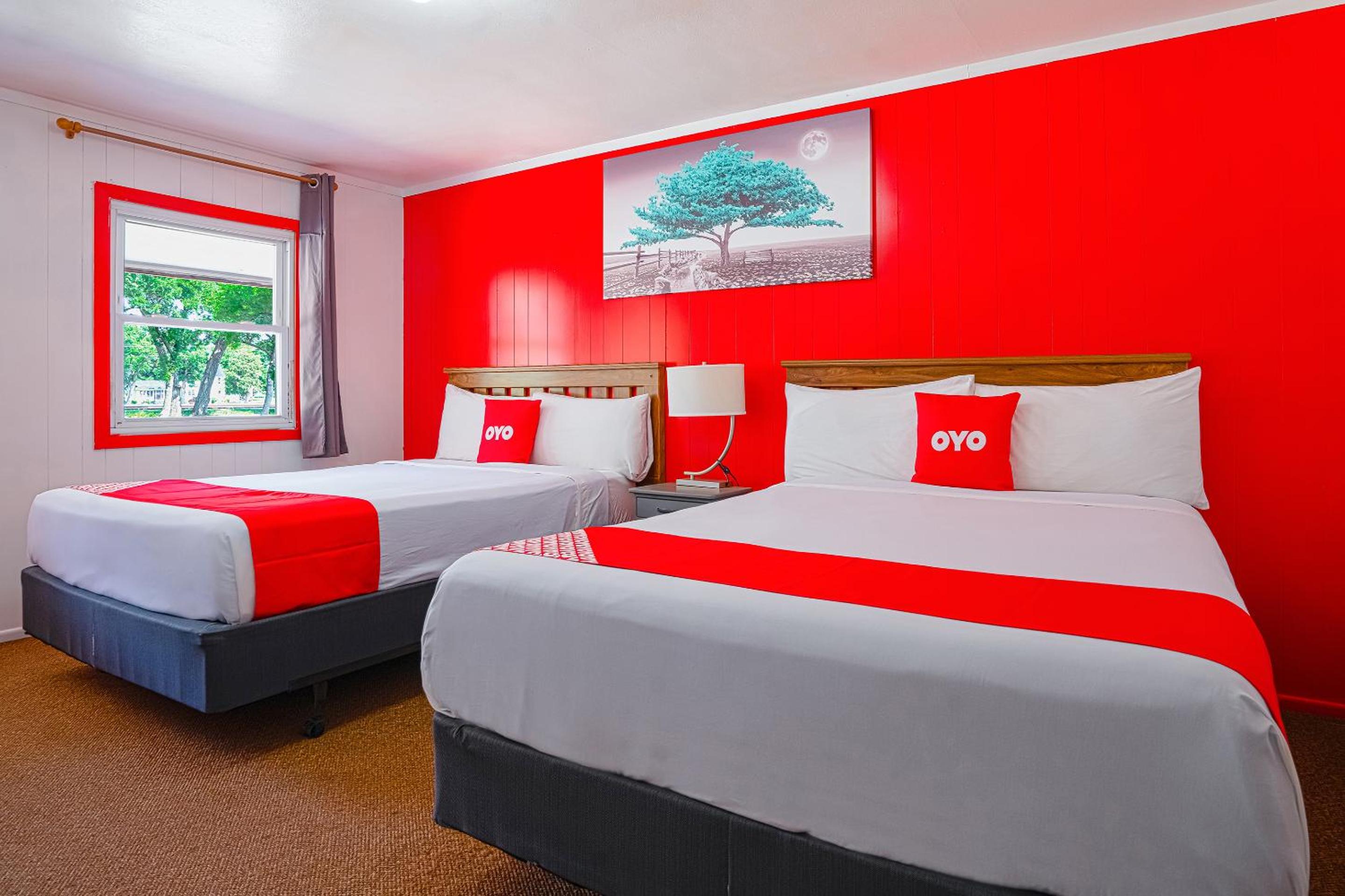Queen Room with Two Queen Beds - Photo 6