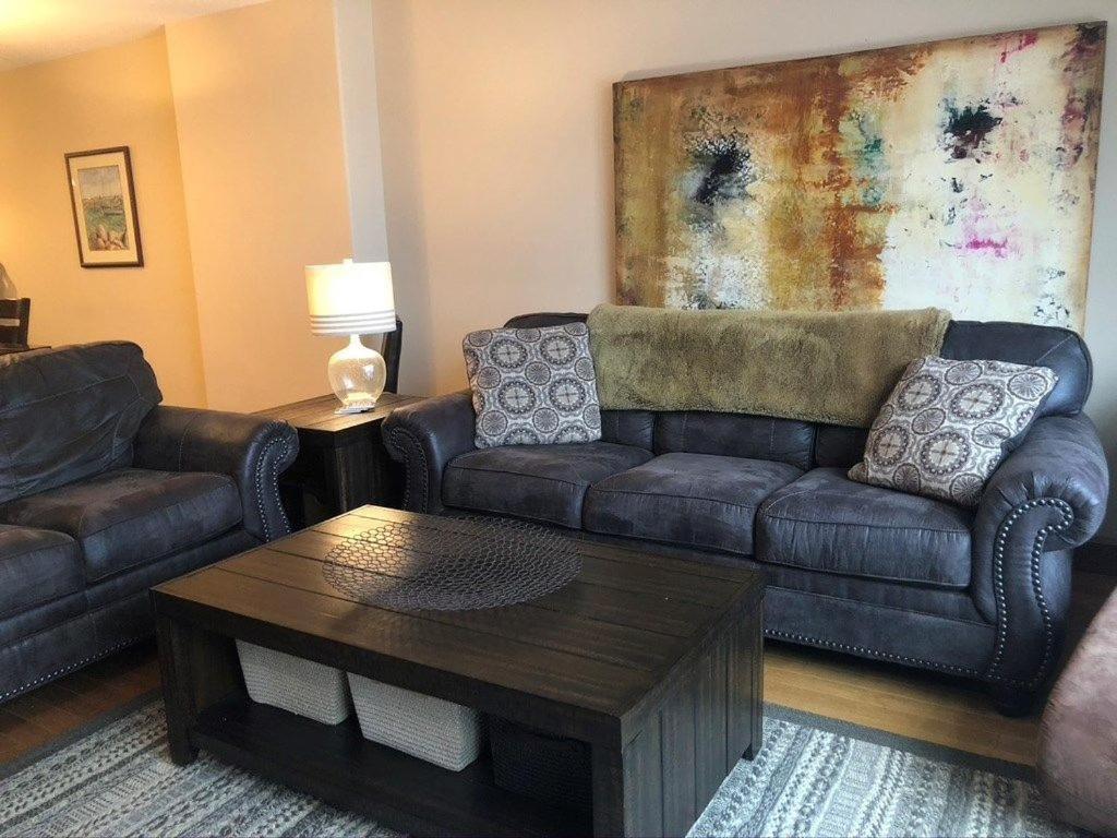 Three-Bedroom Apartment With Mountain View photo 1