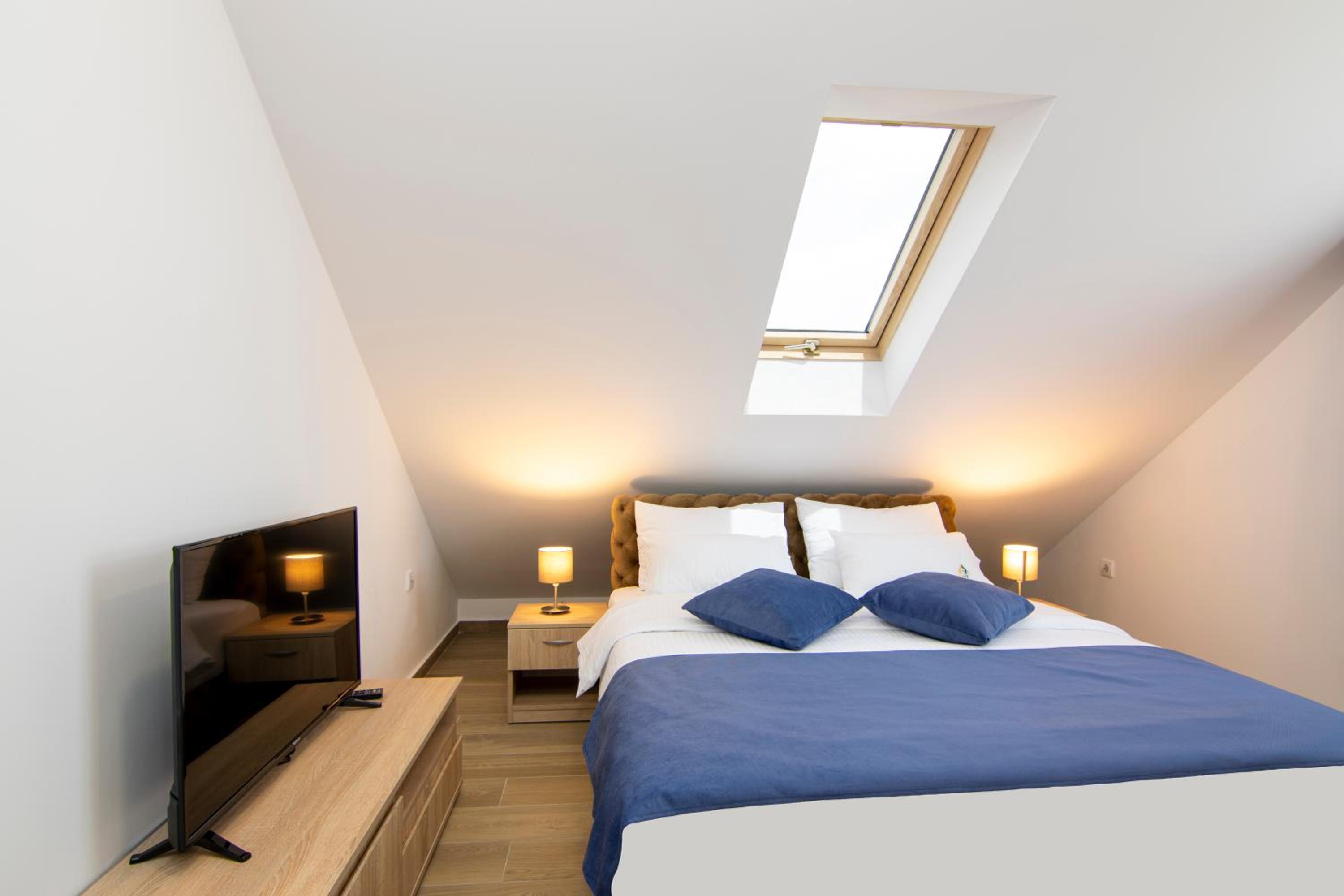 Economy Double Room - Photo 4