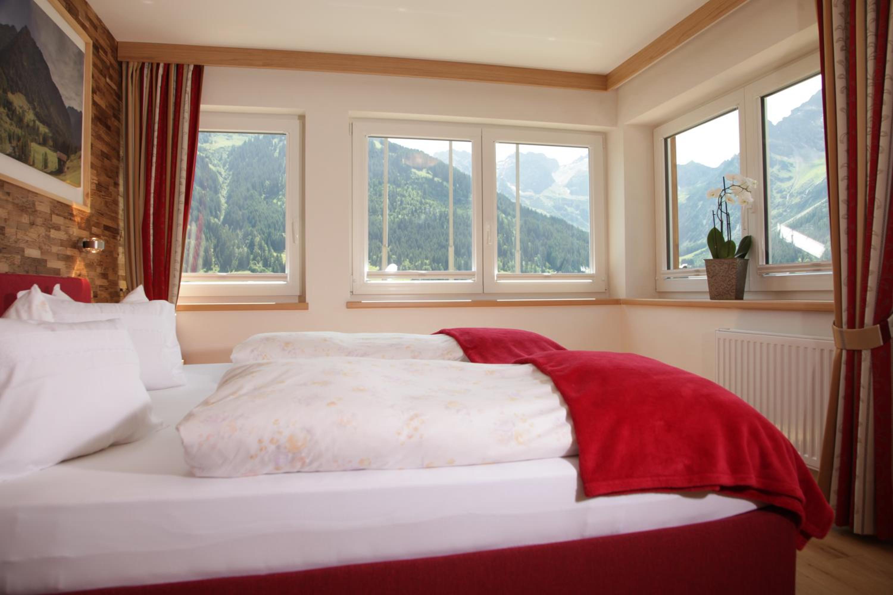 Apartment with Mountain View photo 1