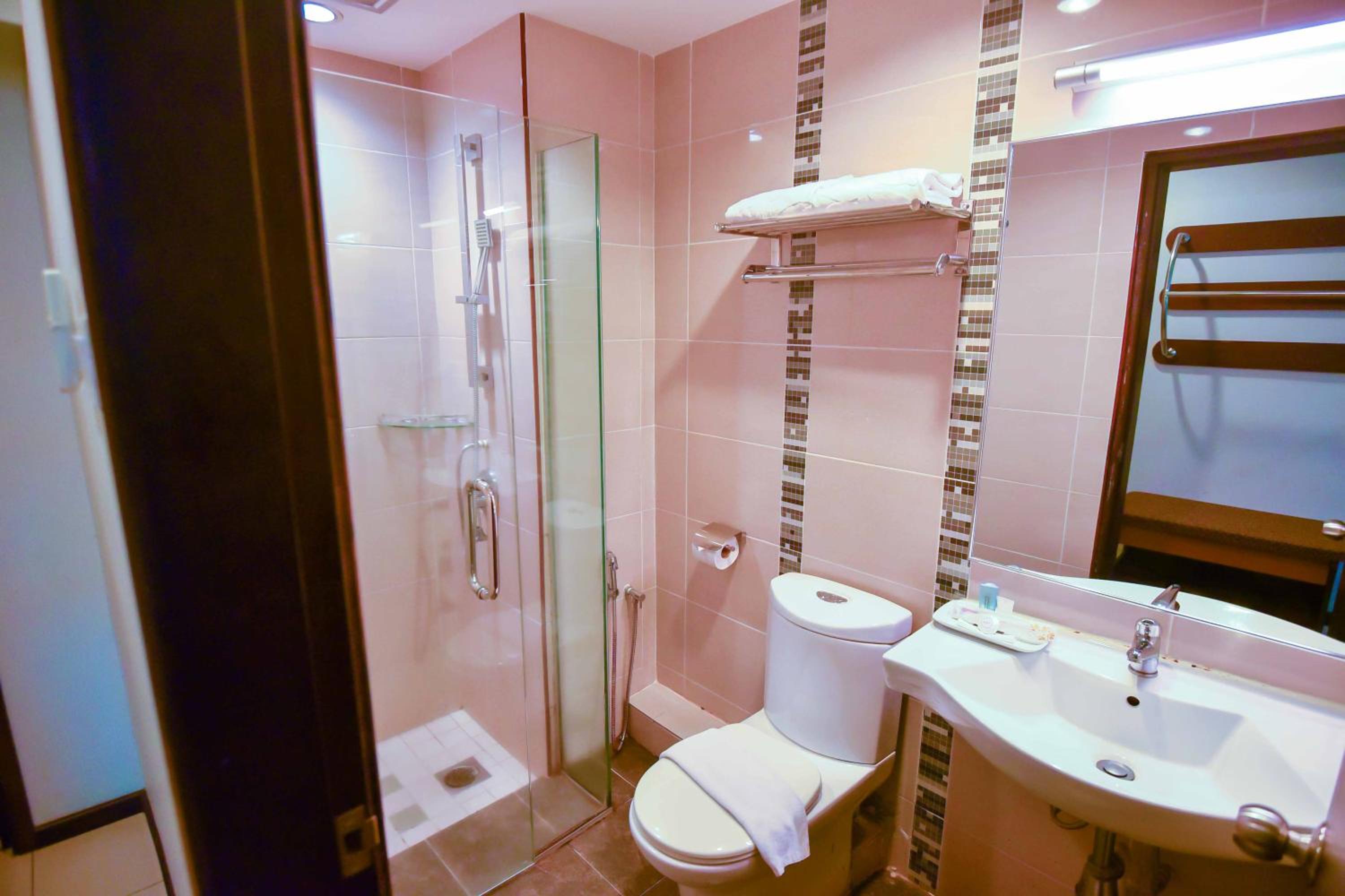 Standard Queen Room