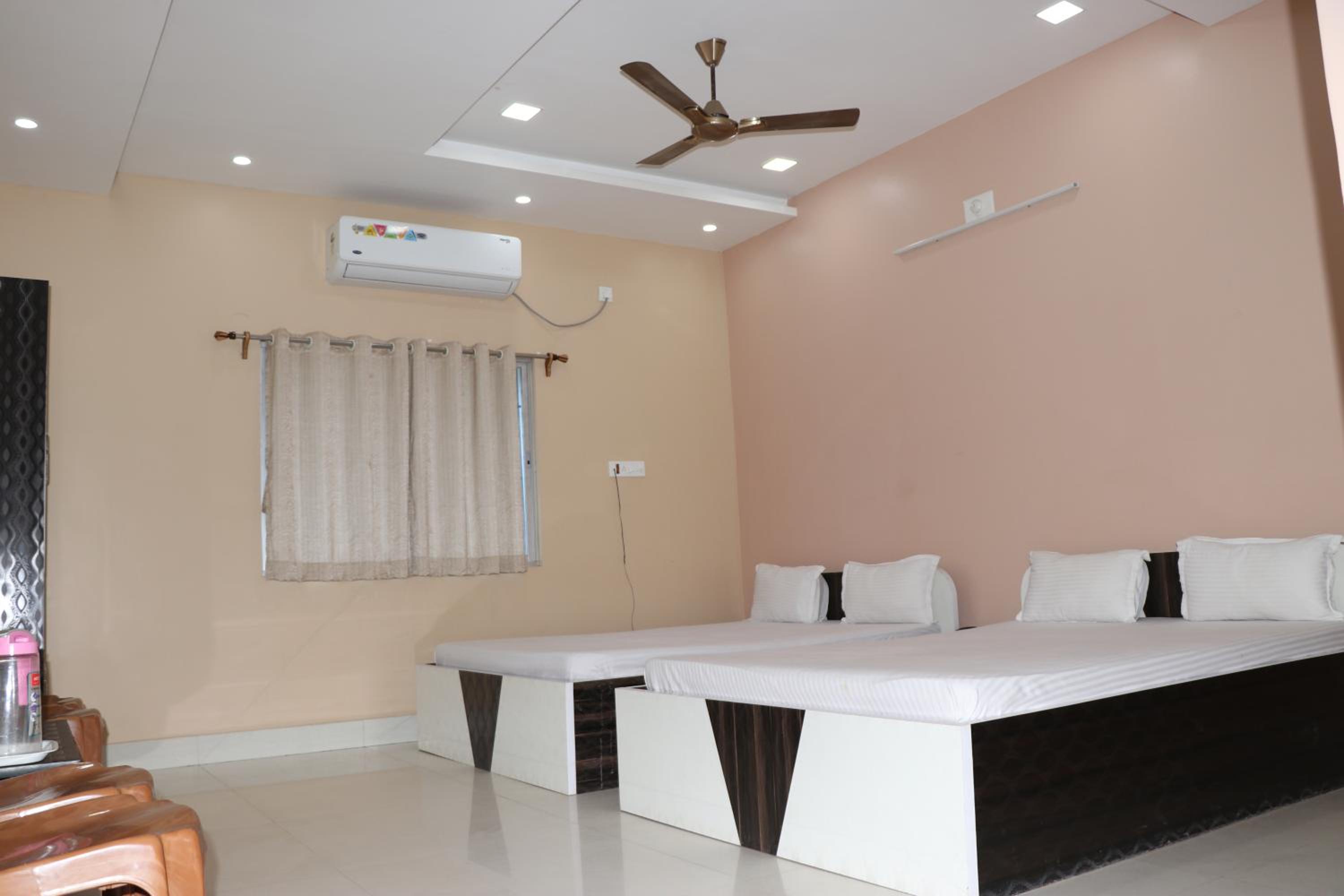 Deluxe Quadruple Room - Photo 1