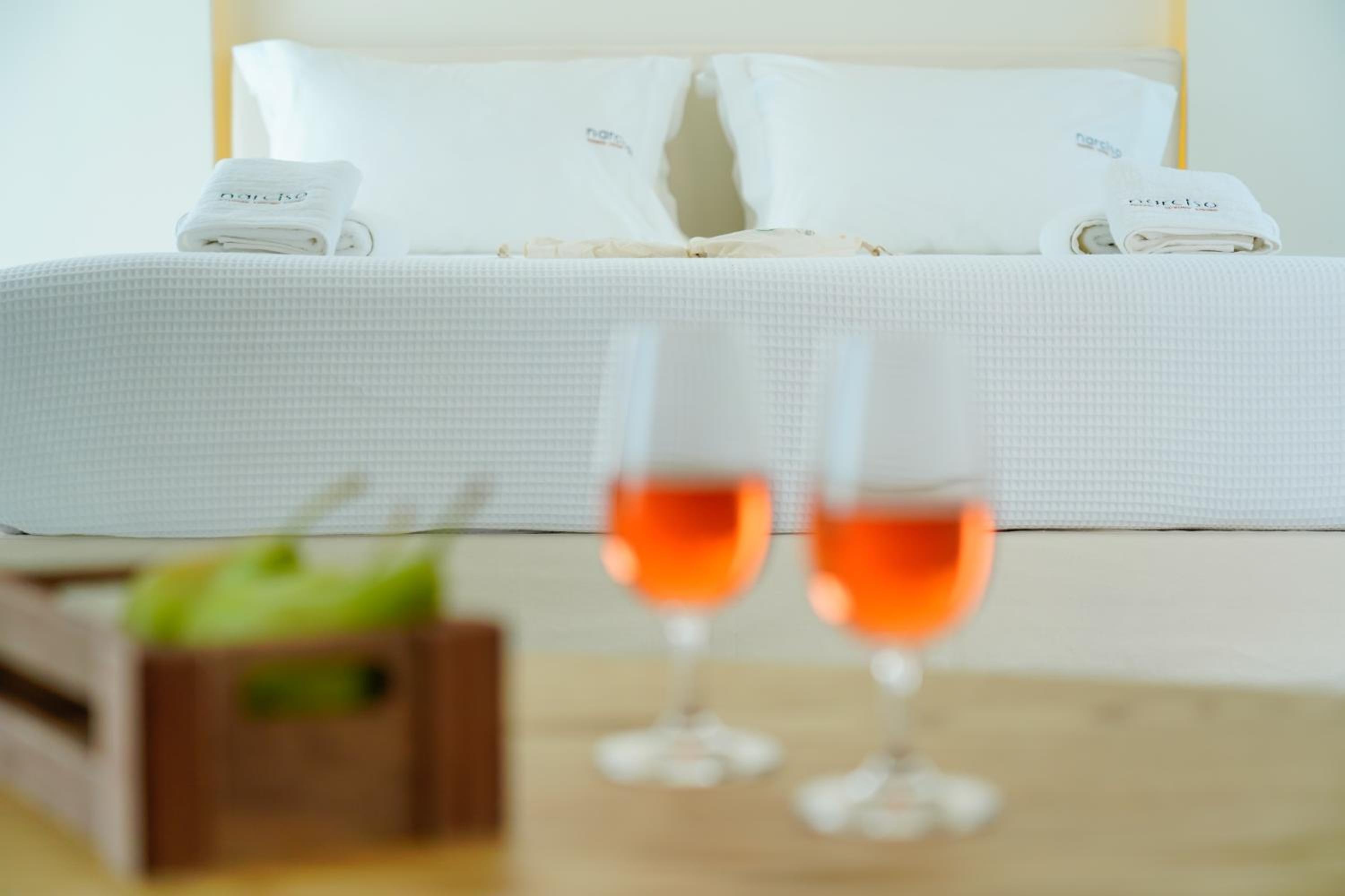 Elite Couple VIP Suite With Outdoor Jacuzzi Pool & Private Garden