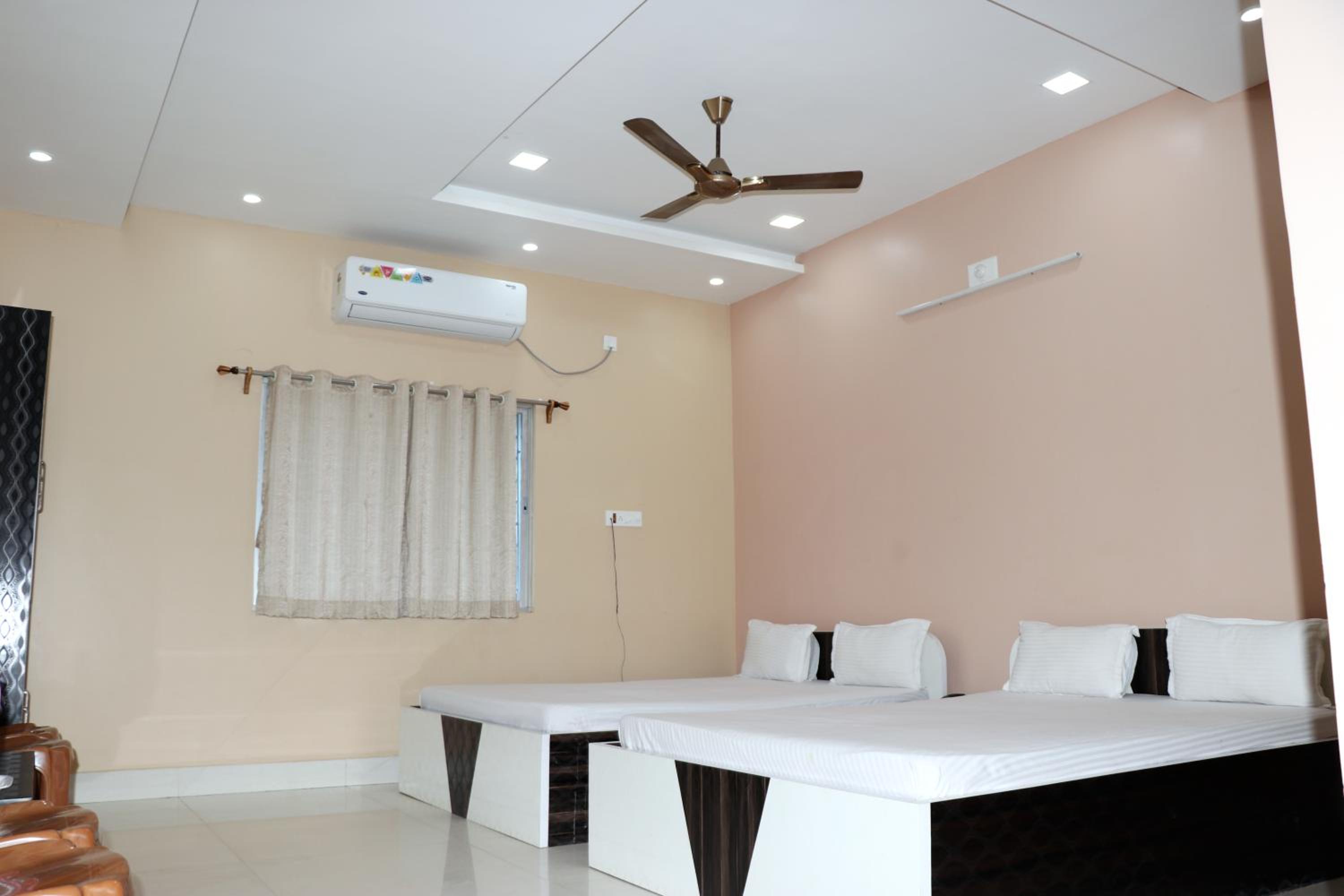 Deluxe Quadruple Room - Photo 4