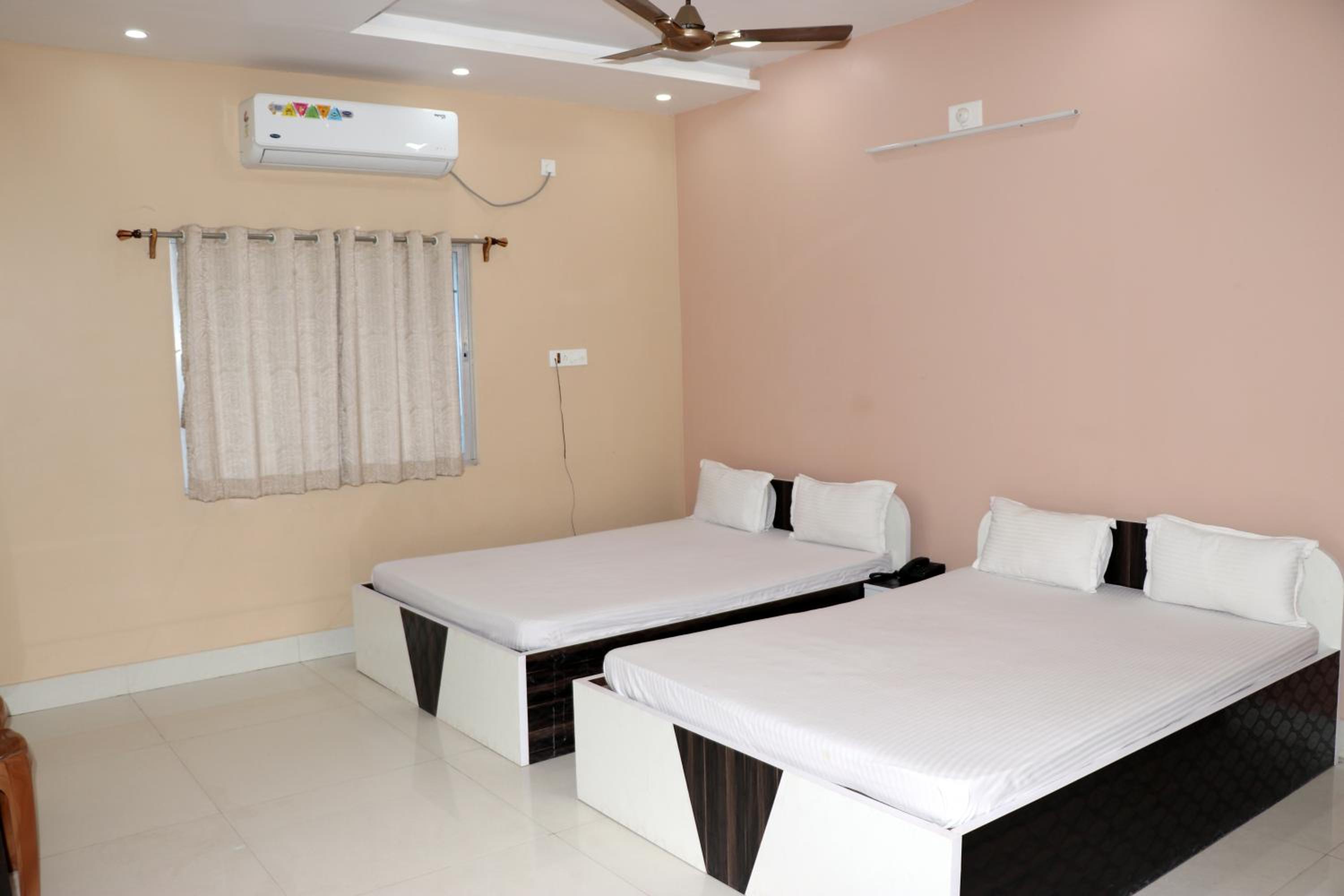 Deluxe Quadruple Room - Photo 3