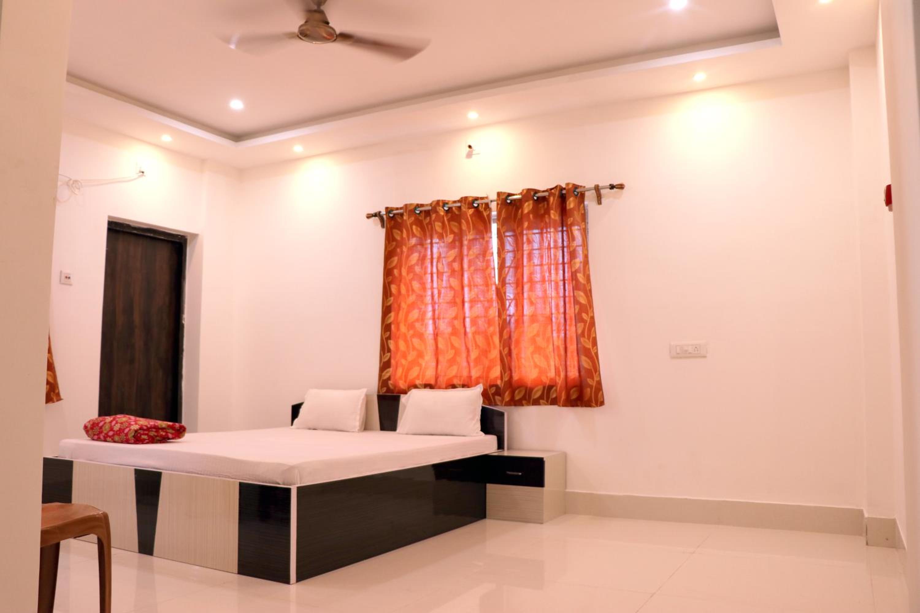Deluxe Double Room with Balcony - Photo 19