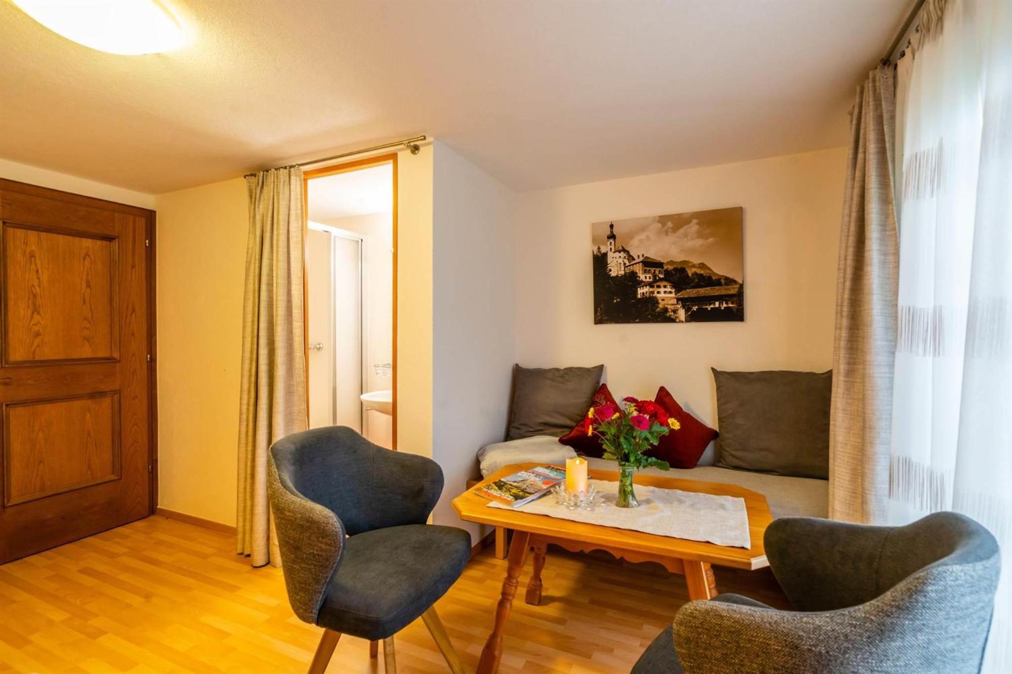 Two-Bedroom Apartment with Shower photo 2