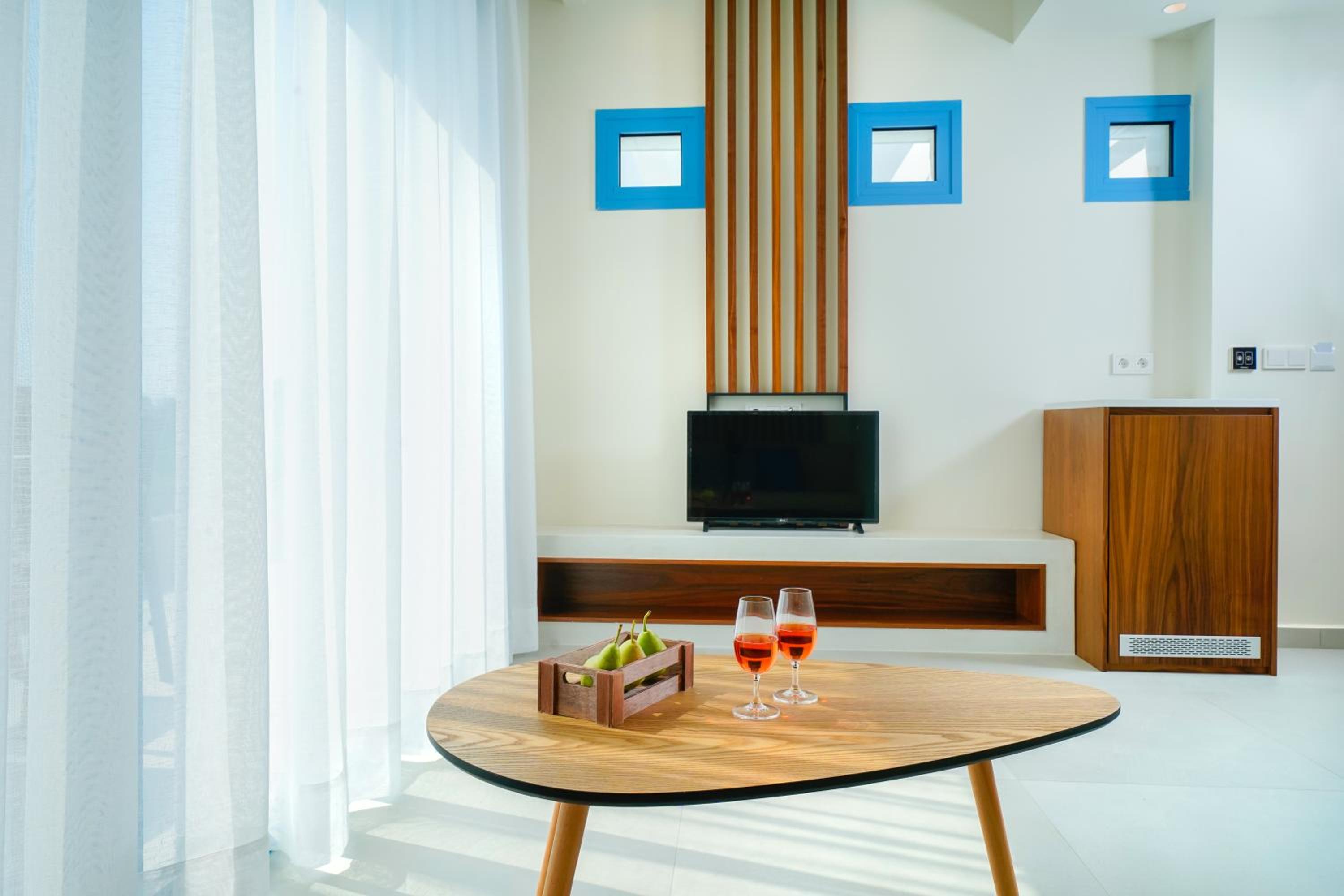Panorama Suite with private outdoor Hot Tub - Photo 5