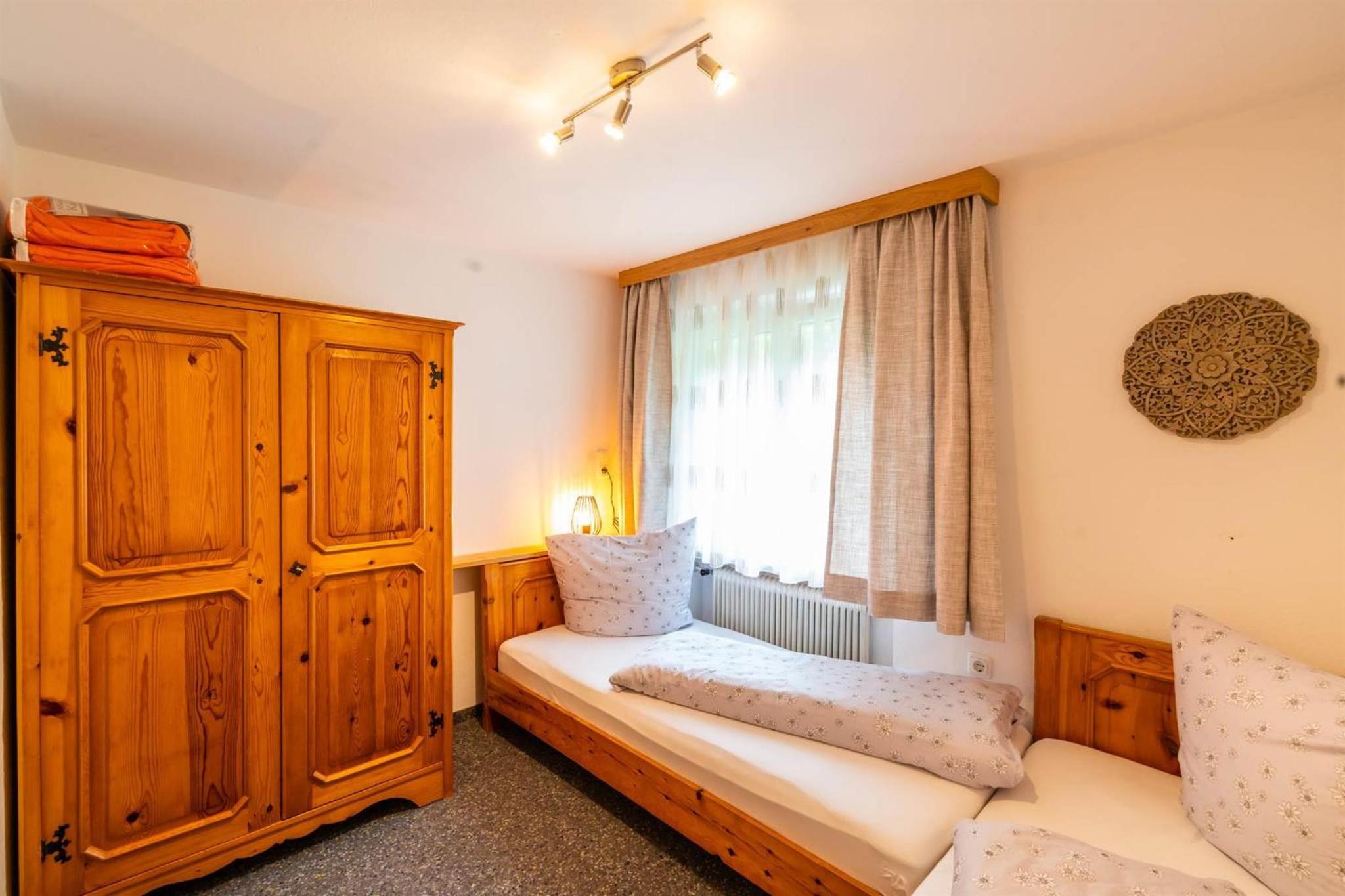 Three-Bedroom Apartment with Shower photo 1