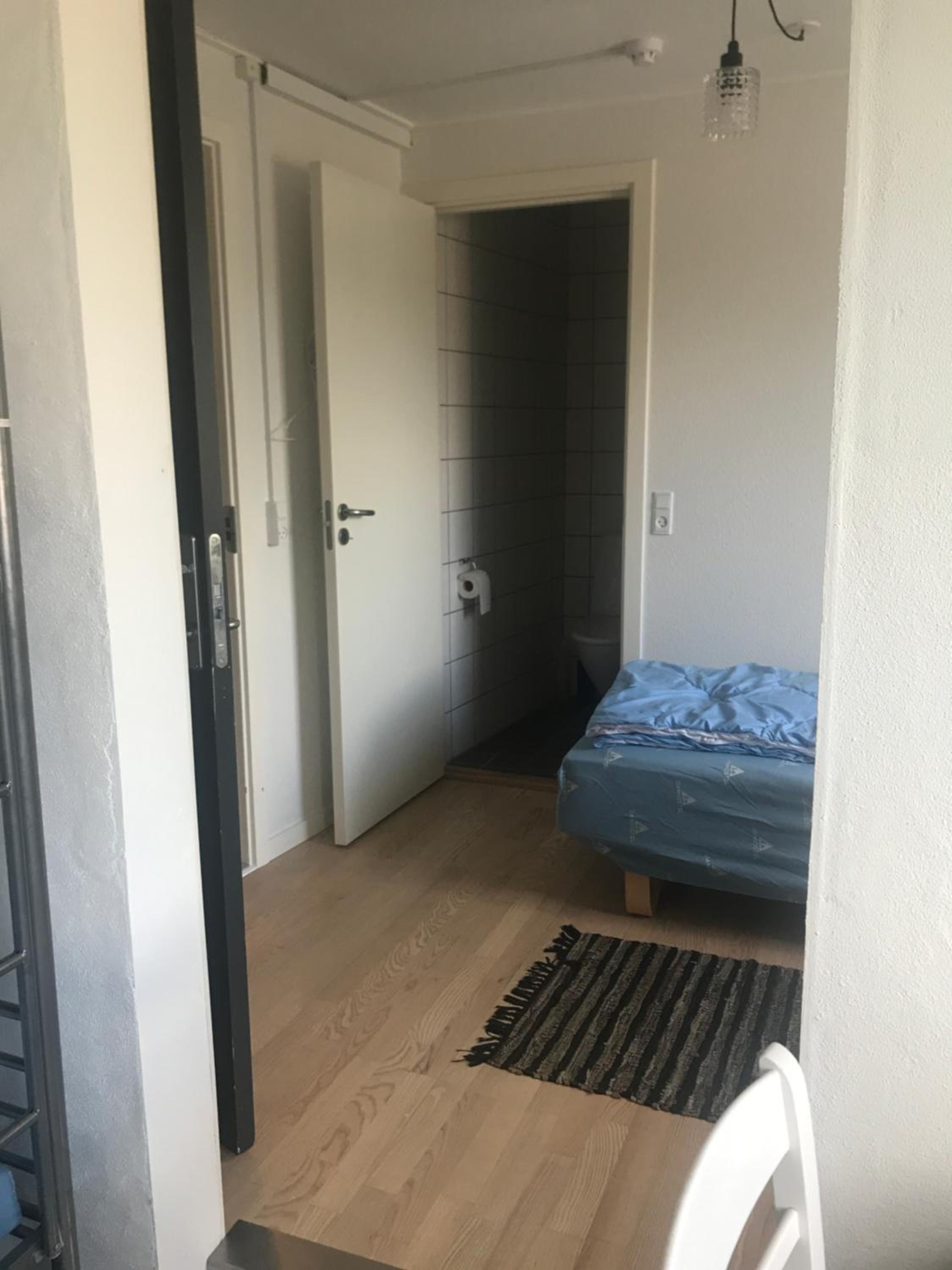 Family Room with Private Bathroom - Photo 9