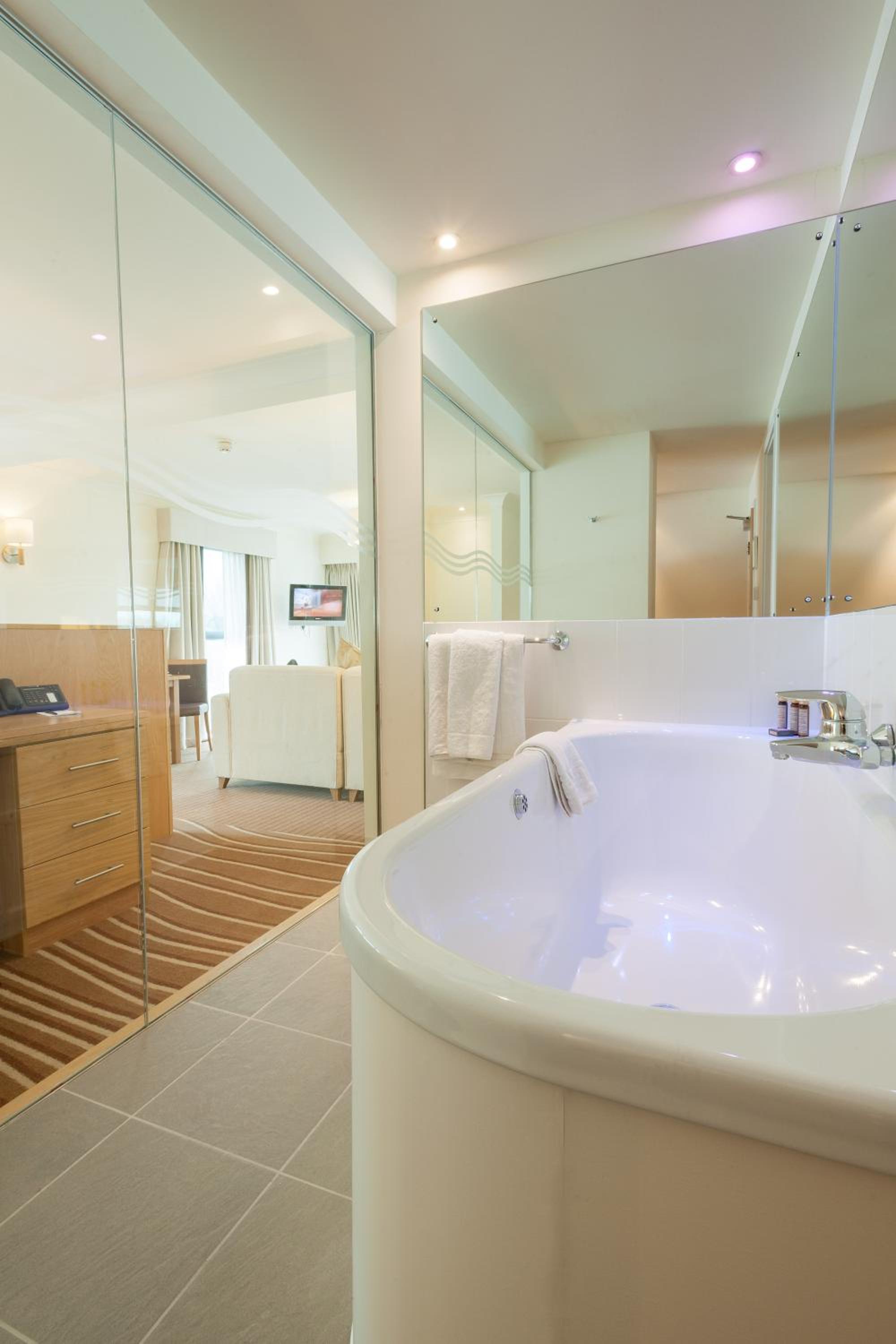 Suite - Photo 4