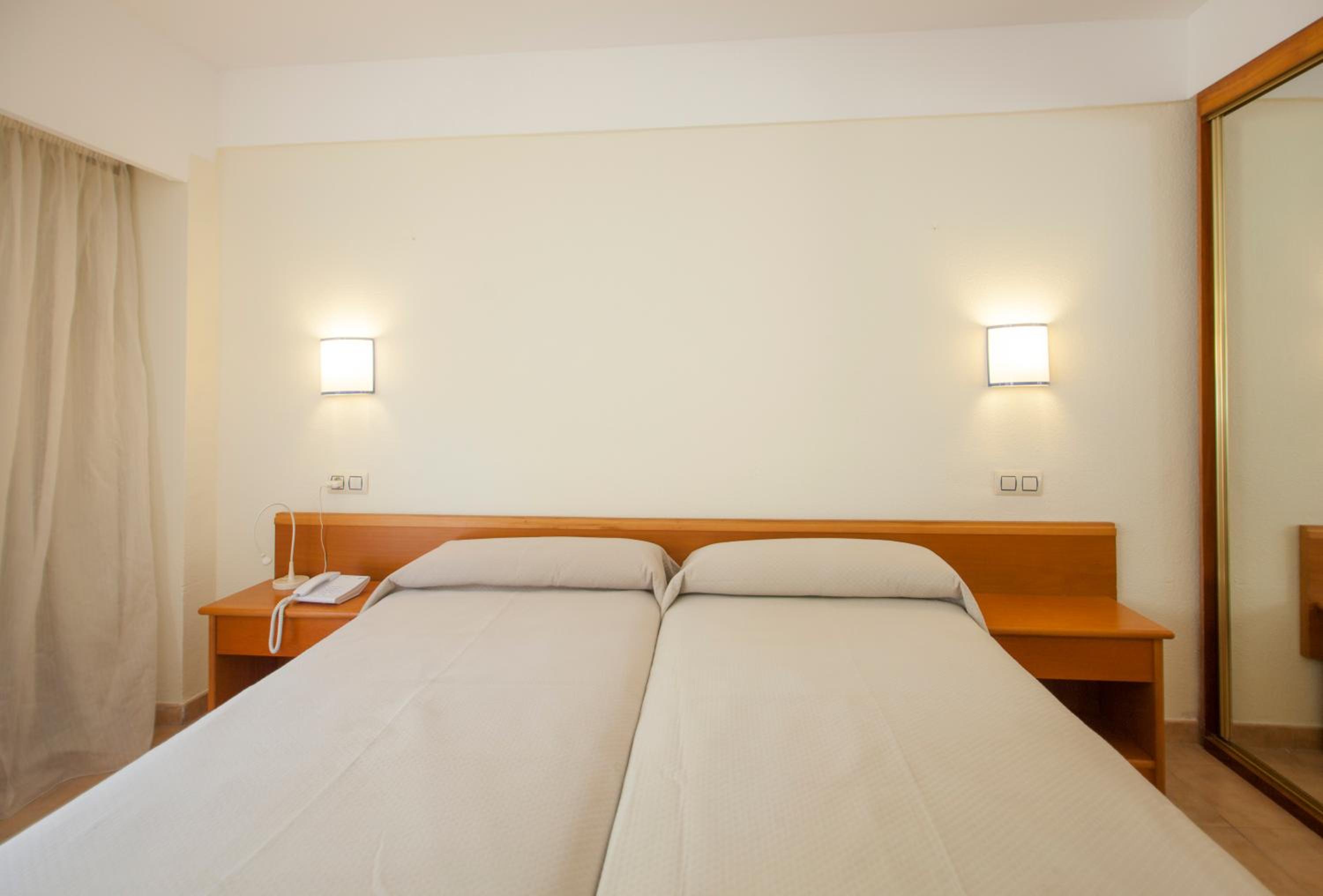 Basic Twin Room - Photo 4
