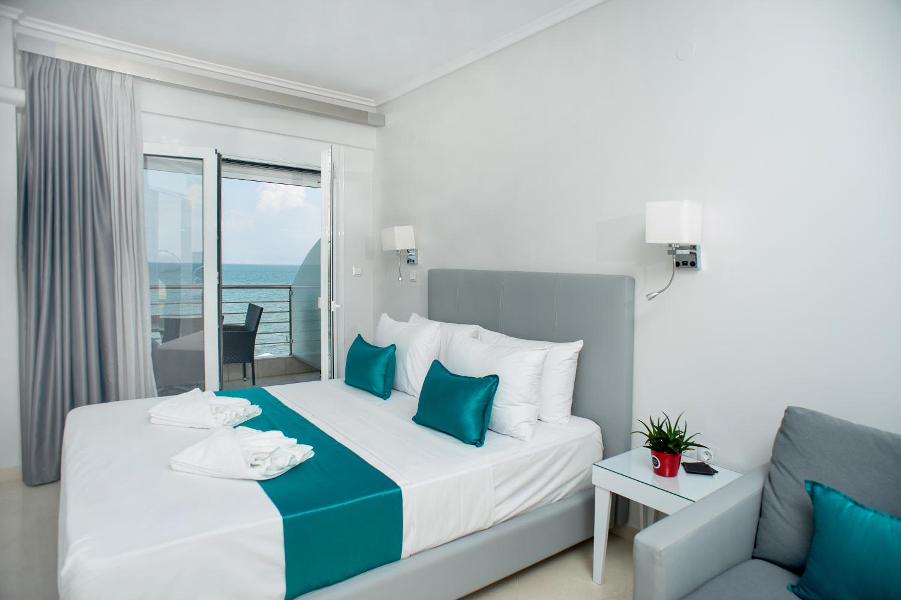 Studio Apartment with Sea View photo 1
