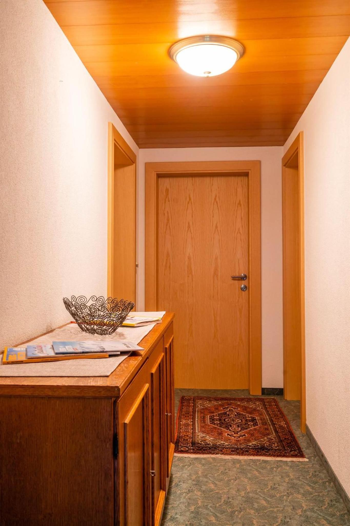 Three-Bedroom Apartment with Shower photo 2
