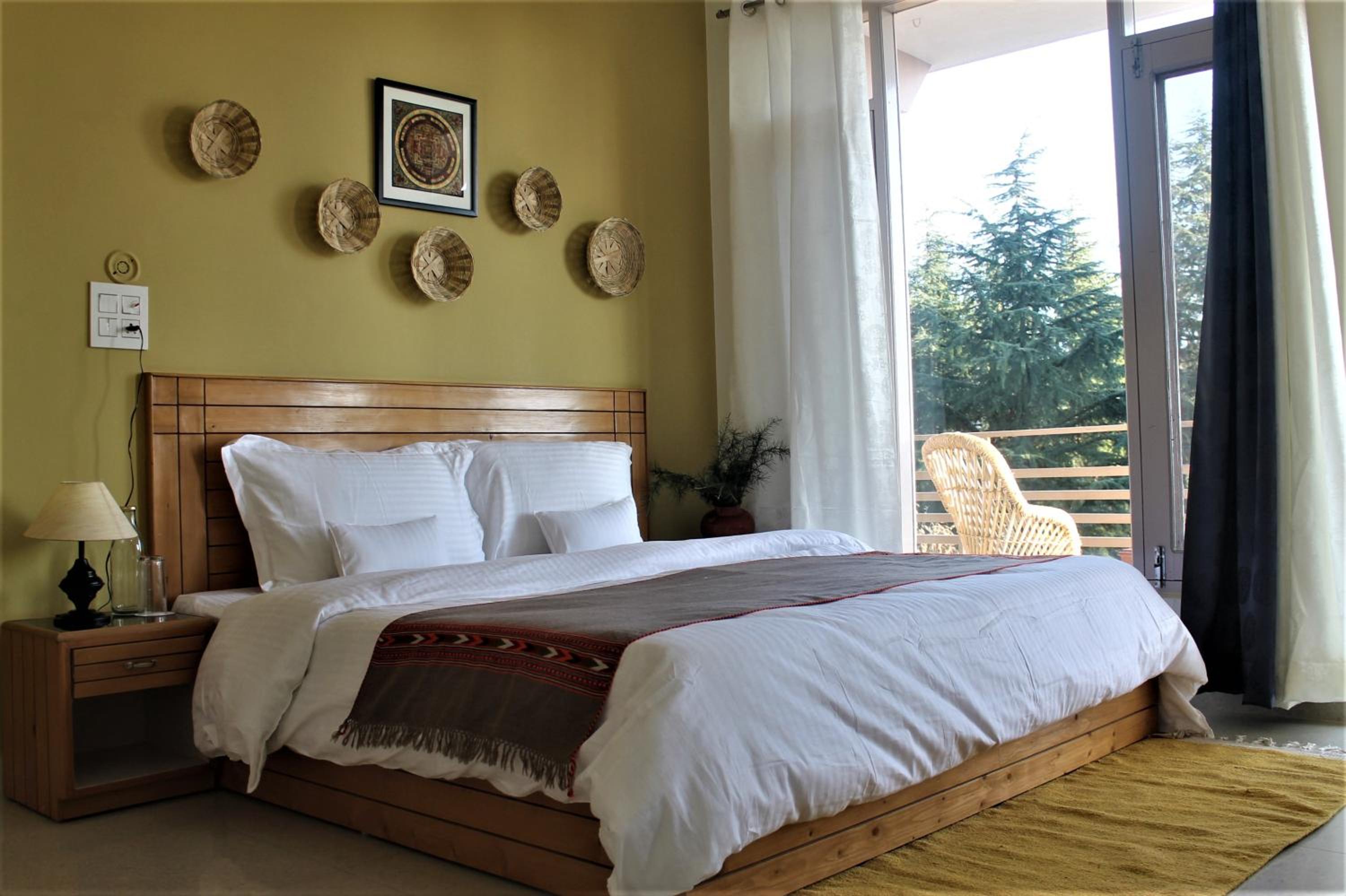 Deluxe Double Room with Balcony - Photo 4