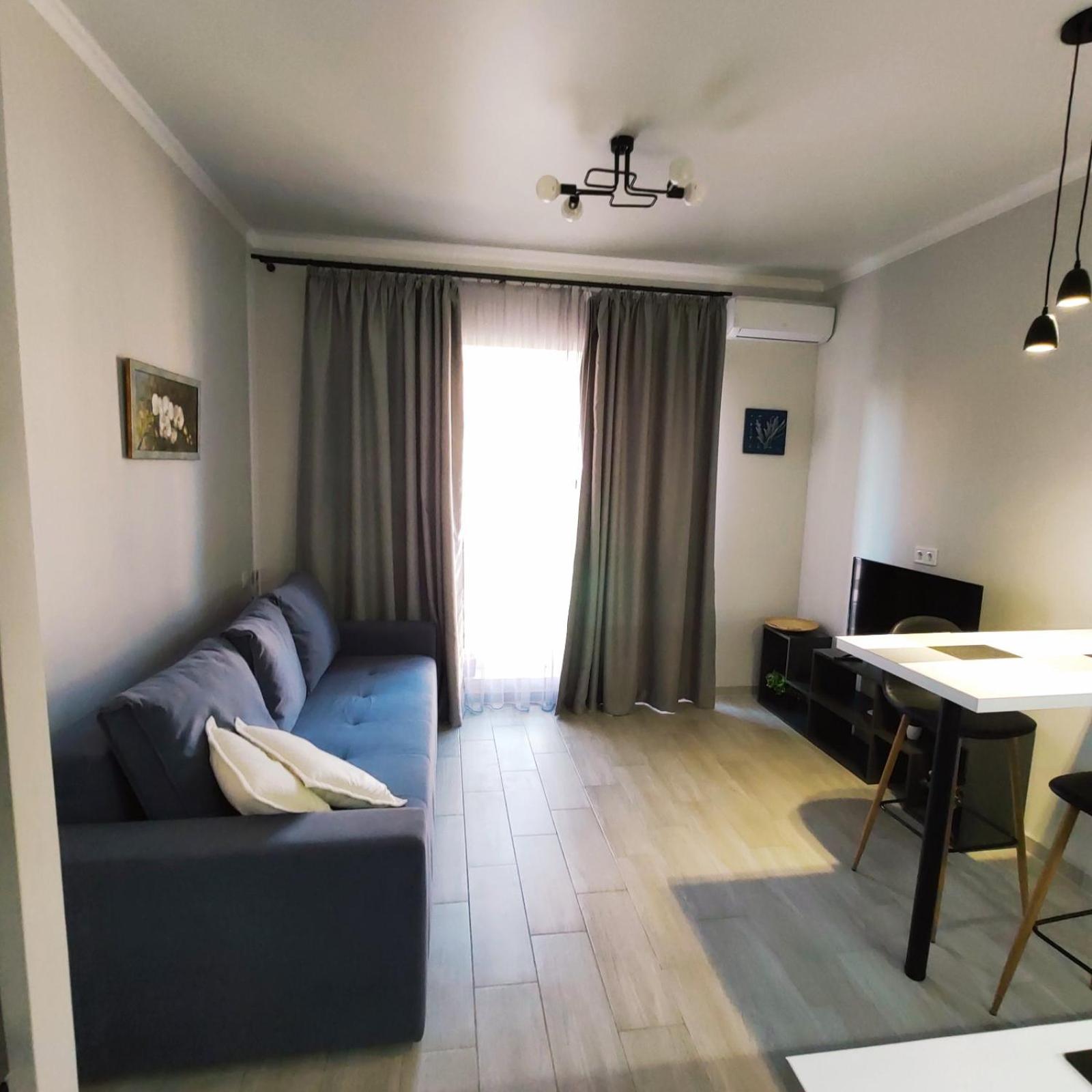 One-Bedroom Apartment photo 1