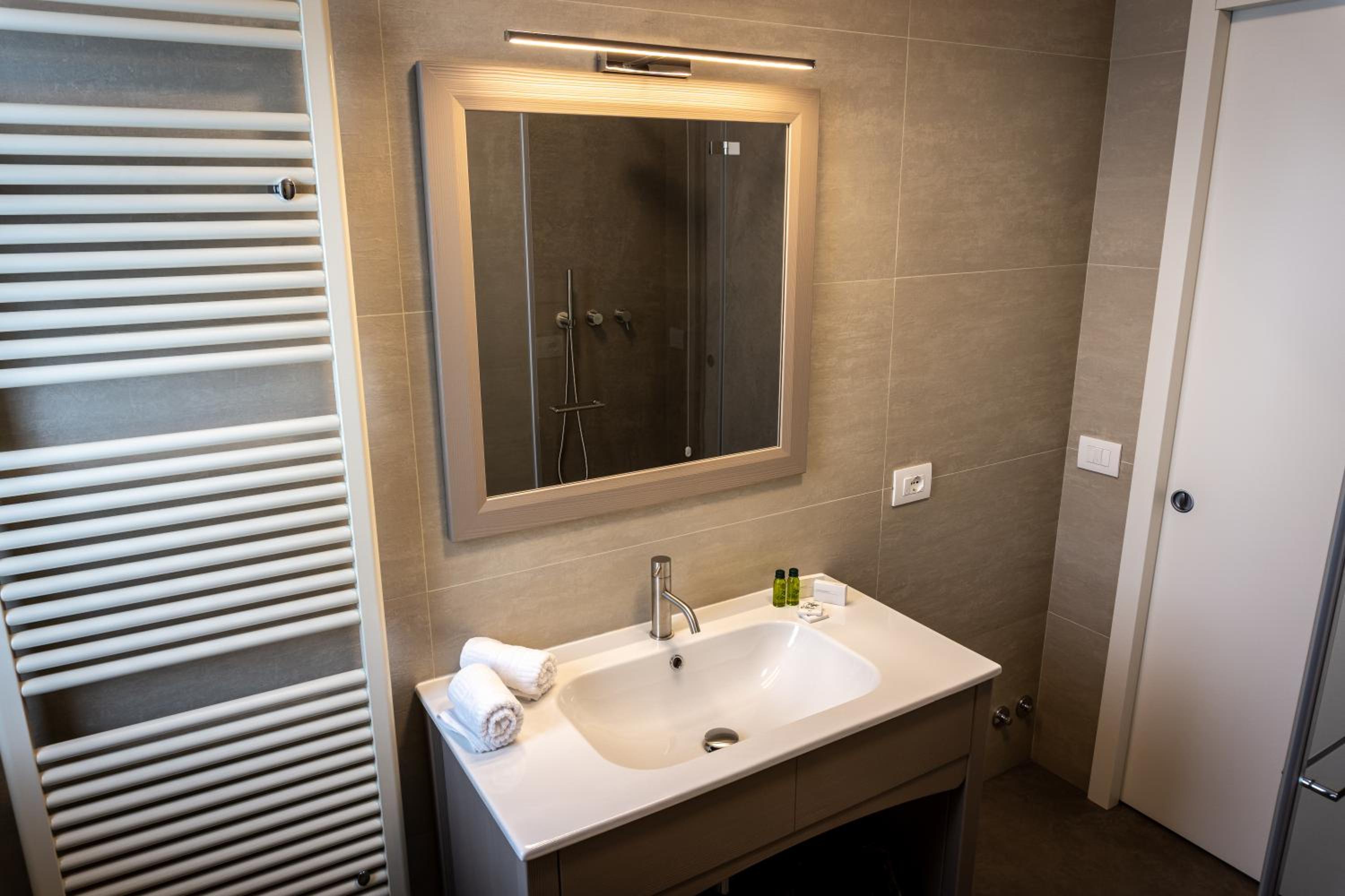 Standard Double Room - Photo 4