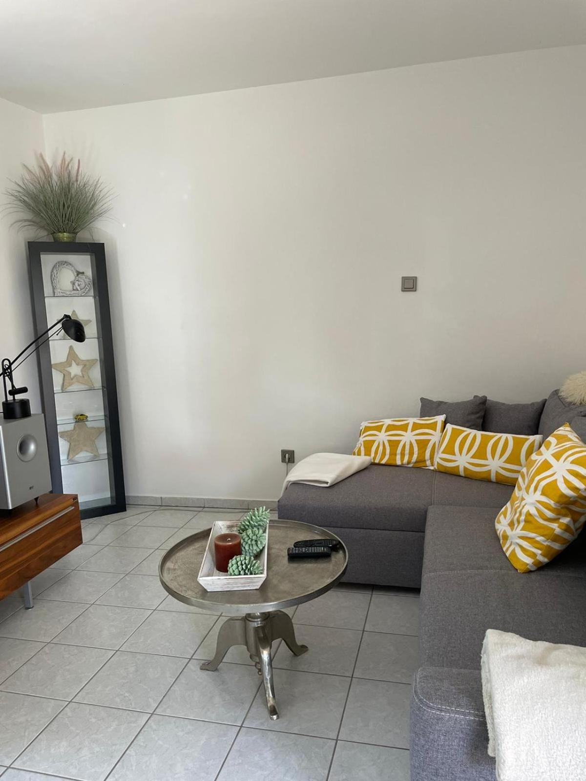 One-Bedroom Apartment - Photo 1