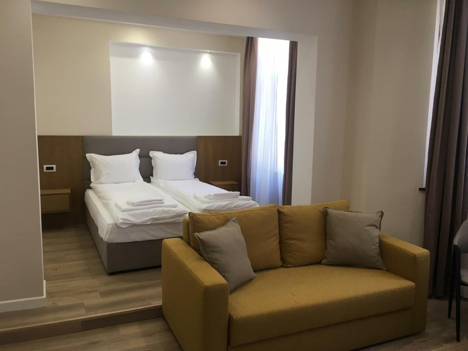 Deluxe Double Room - Photo 7