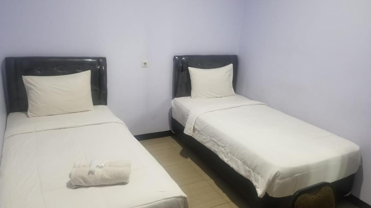 Standard Twin Room - Photo 6