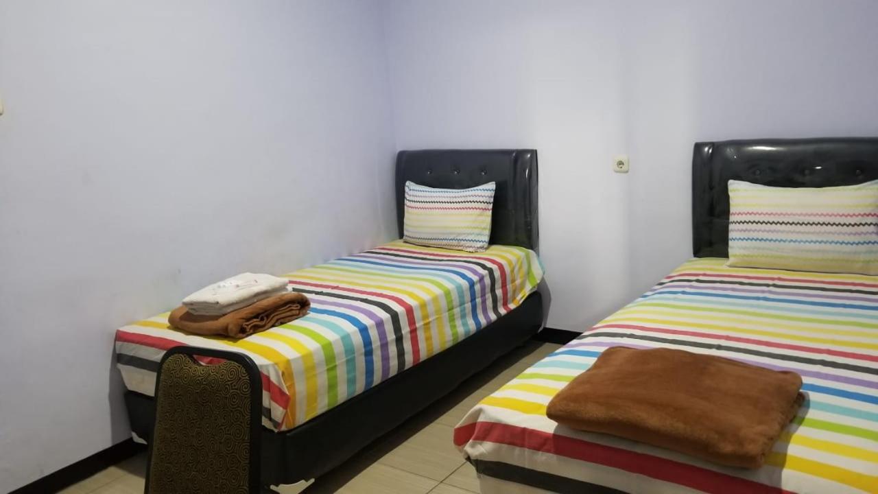 Standard Twin Room - Photo 5