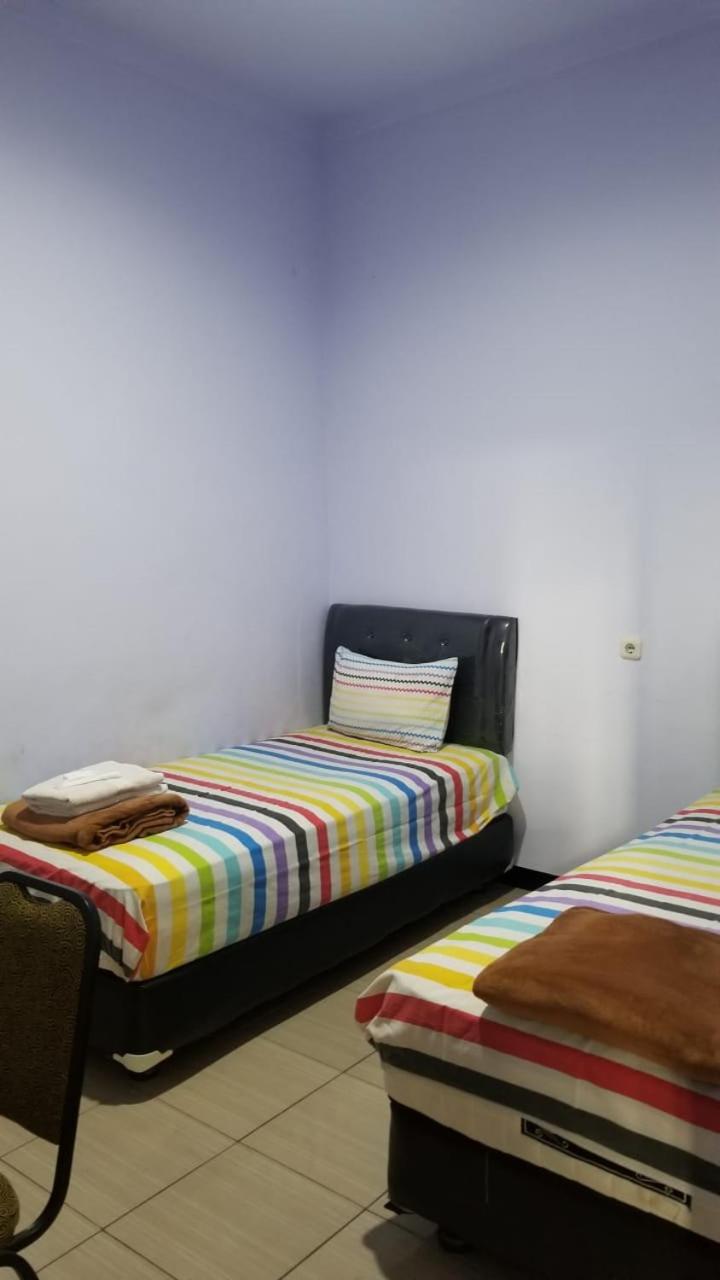Standard Twin Room - Photo 7