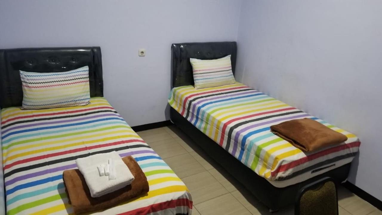 Standard Twin Room - Photo 4