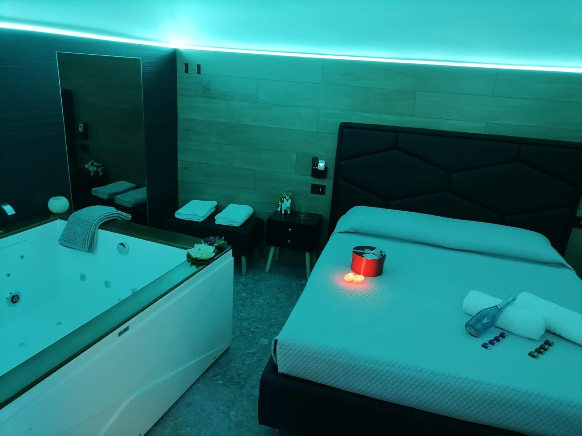 Queen Room with Spa Bath - Photo 12
