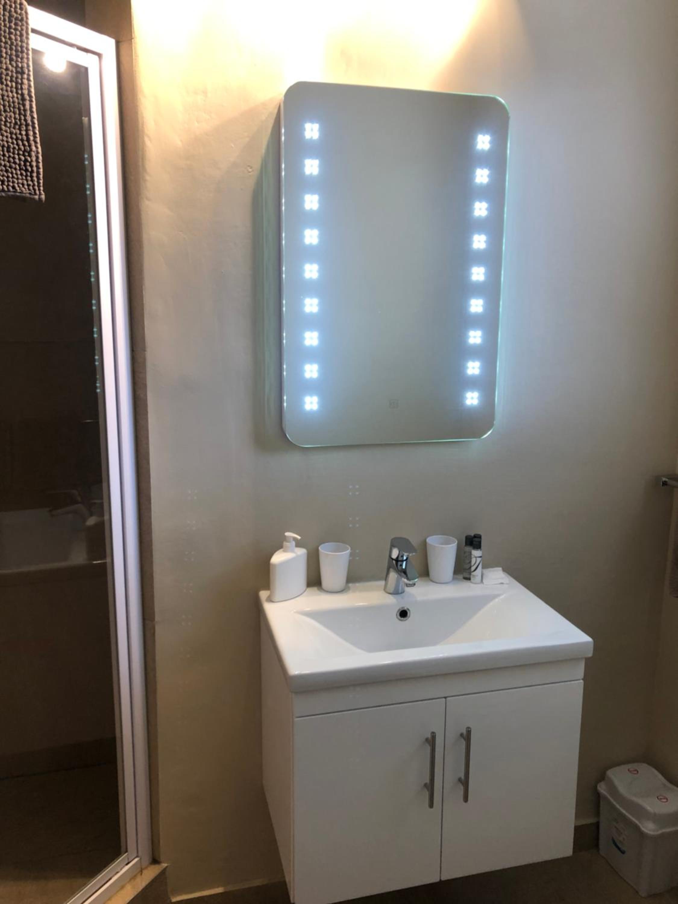 Standard Double or Twin Room - Photo 5