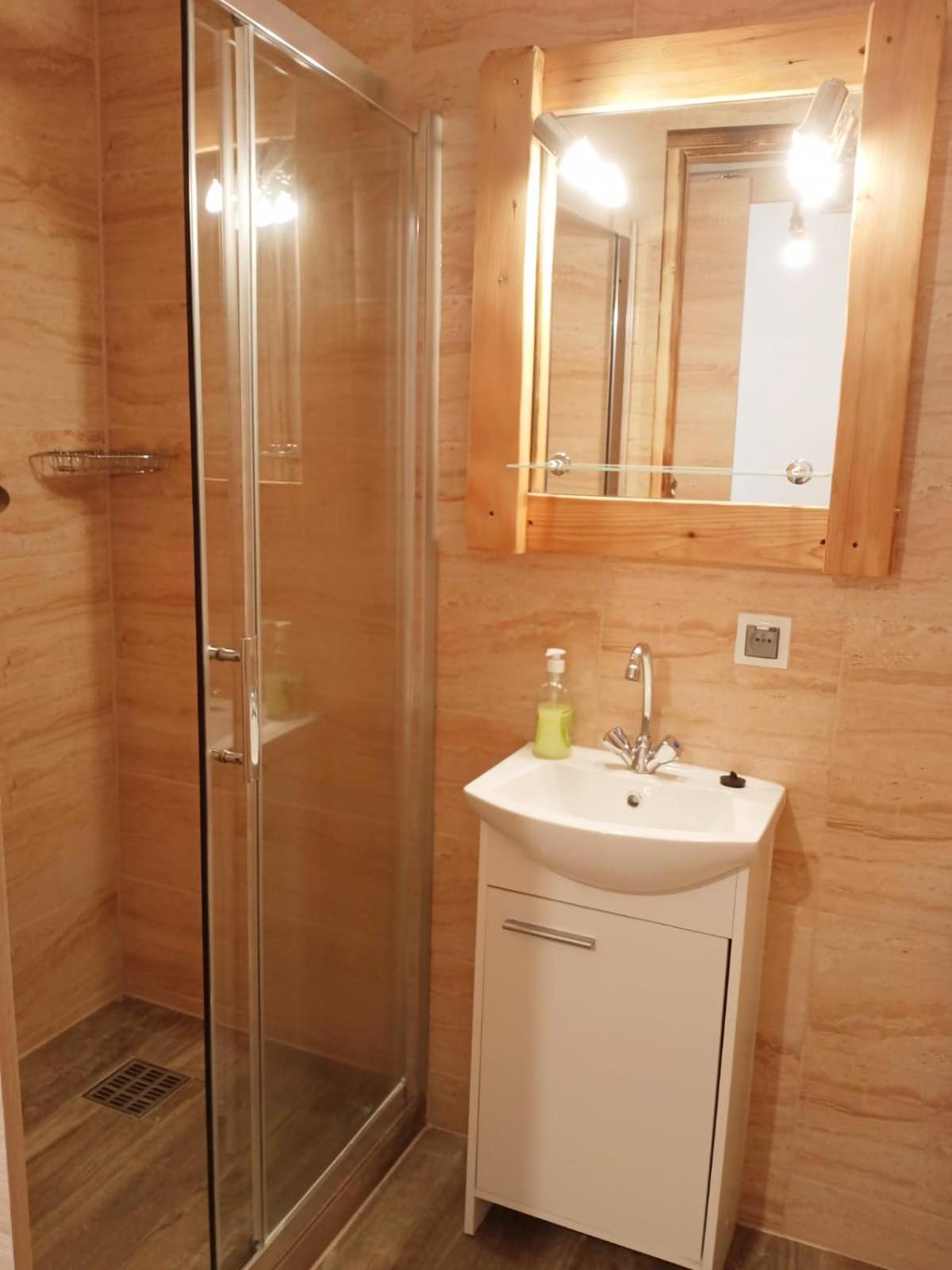 Double Room with Private Bathroom photo 1