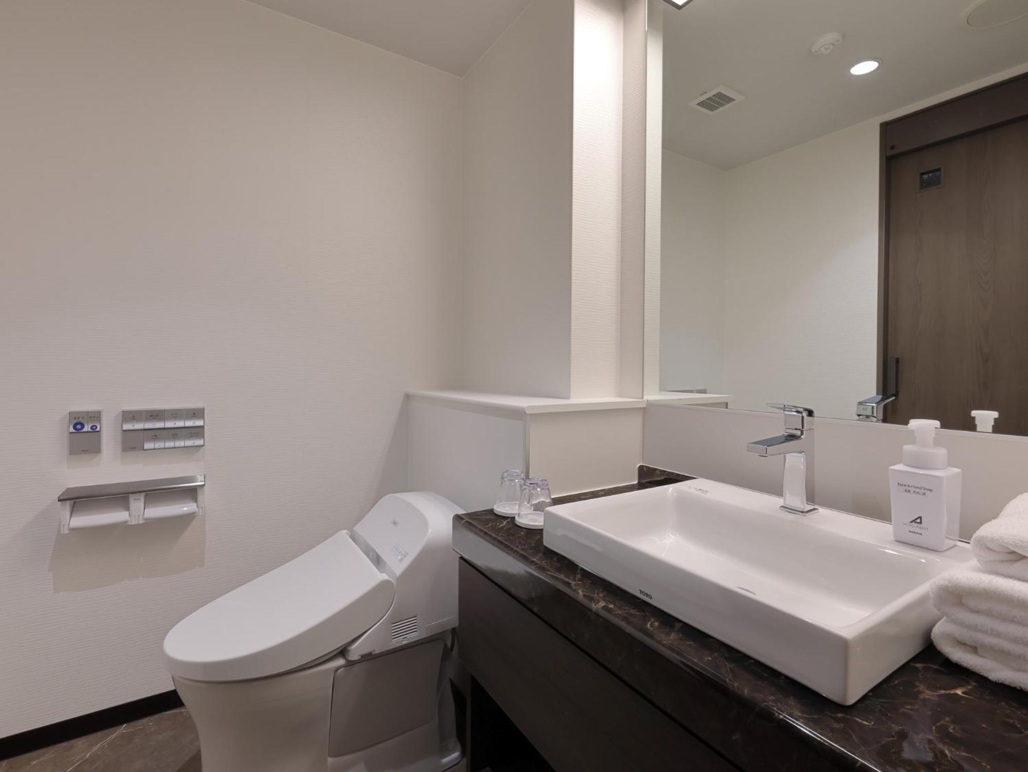 Twin Room - Photo 3