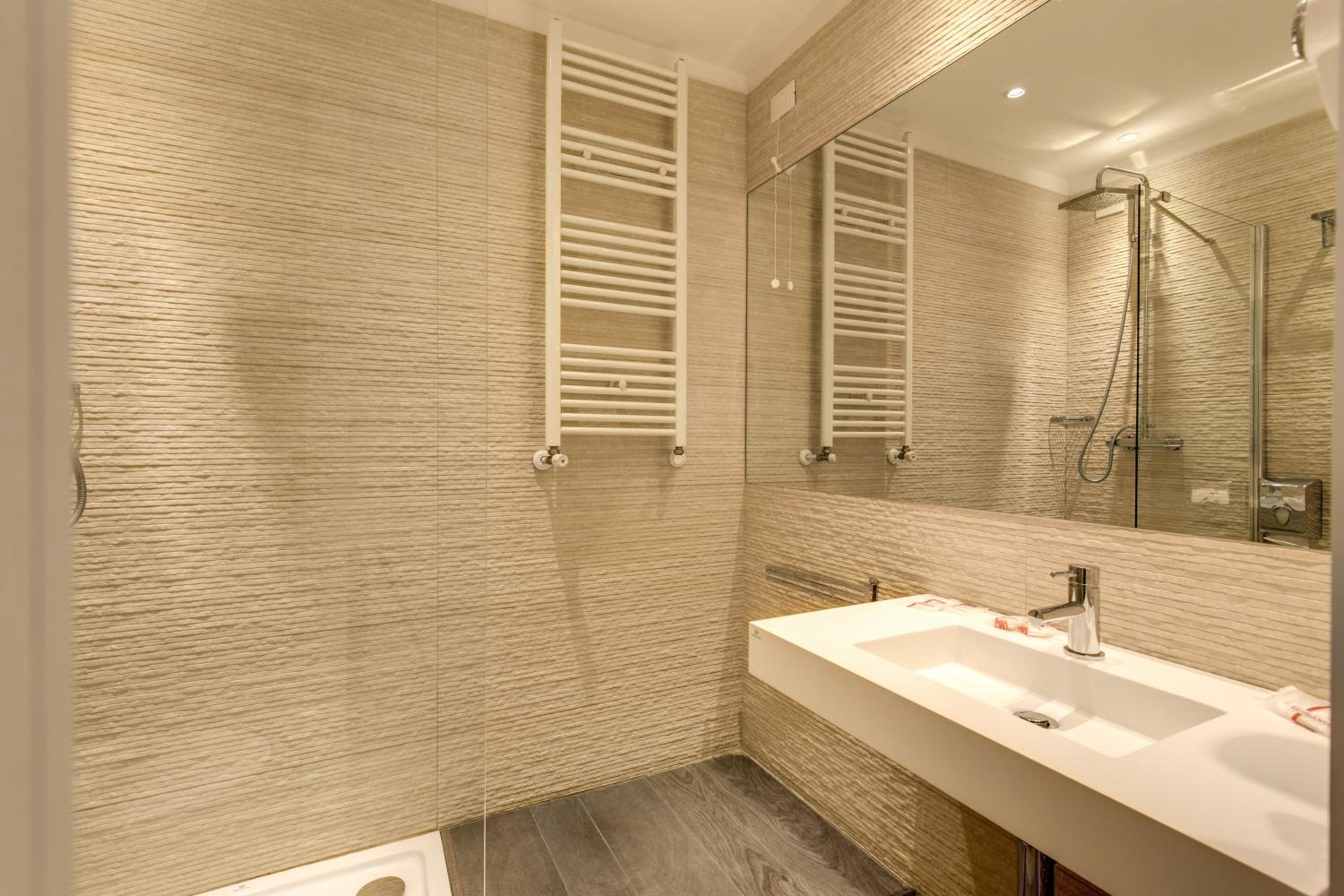 Basic Triple Room photo 2