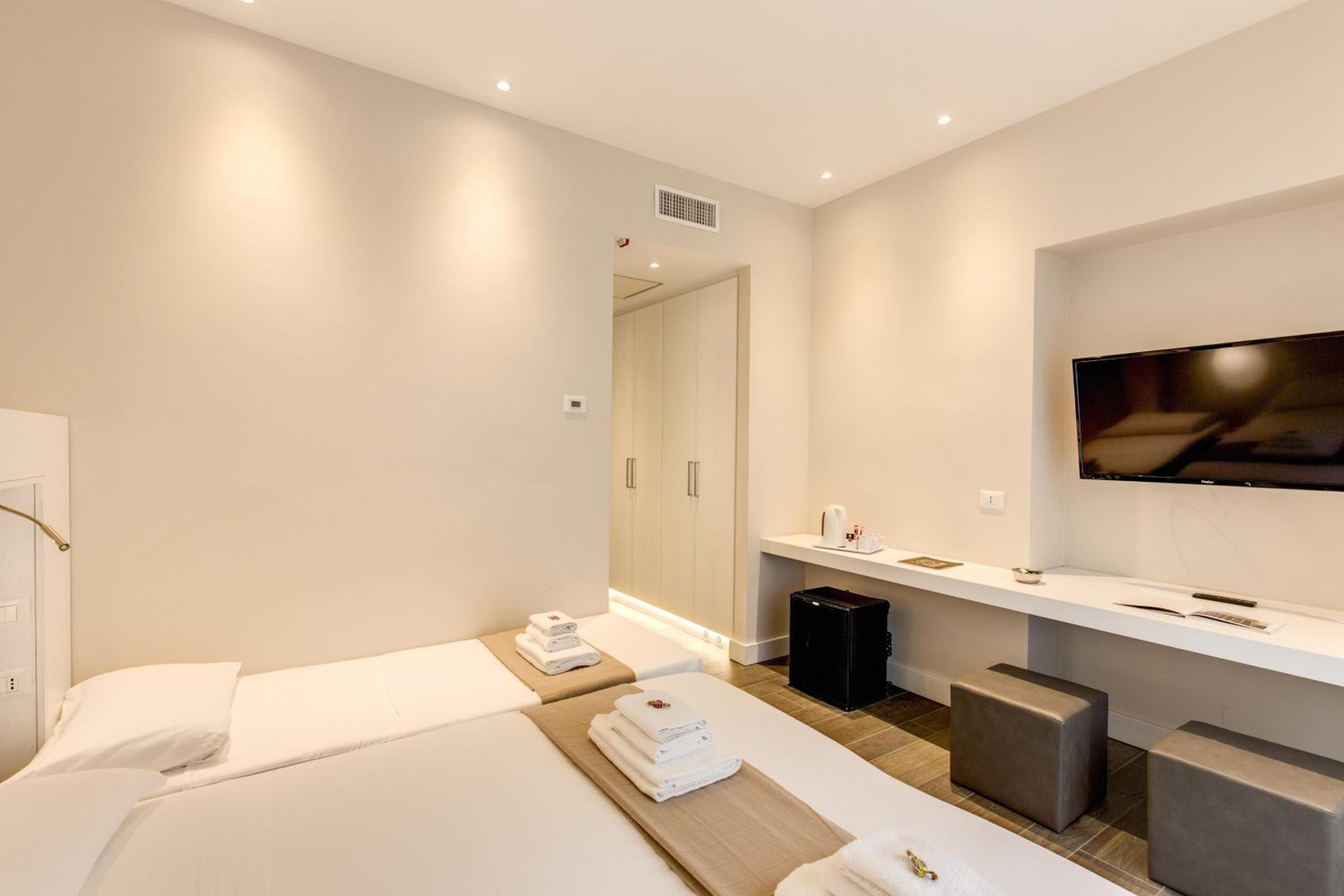 Basic Triple Room photo 1
