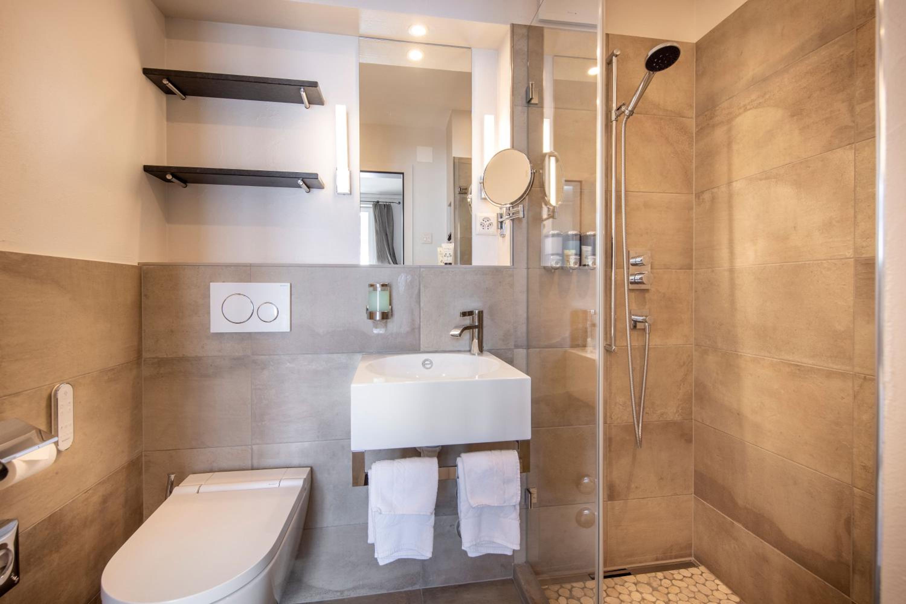 Standard Double Room – Eiger View with A/C photo 2