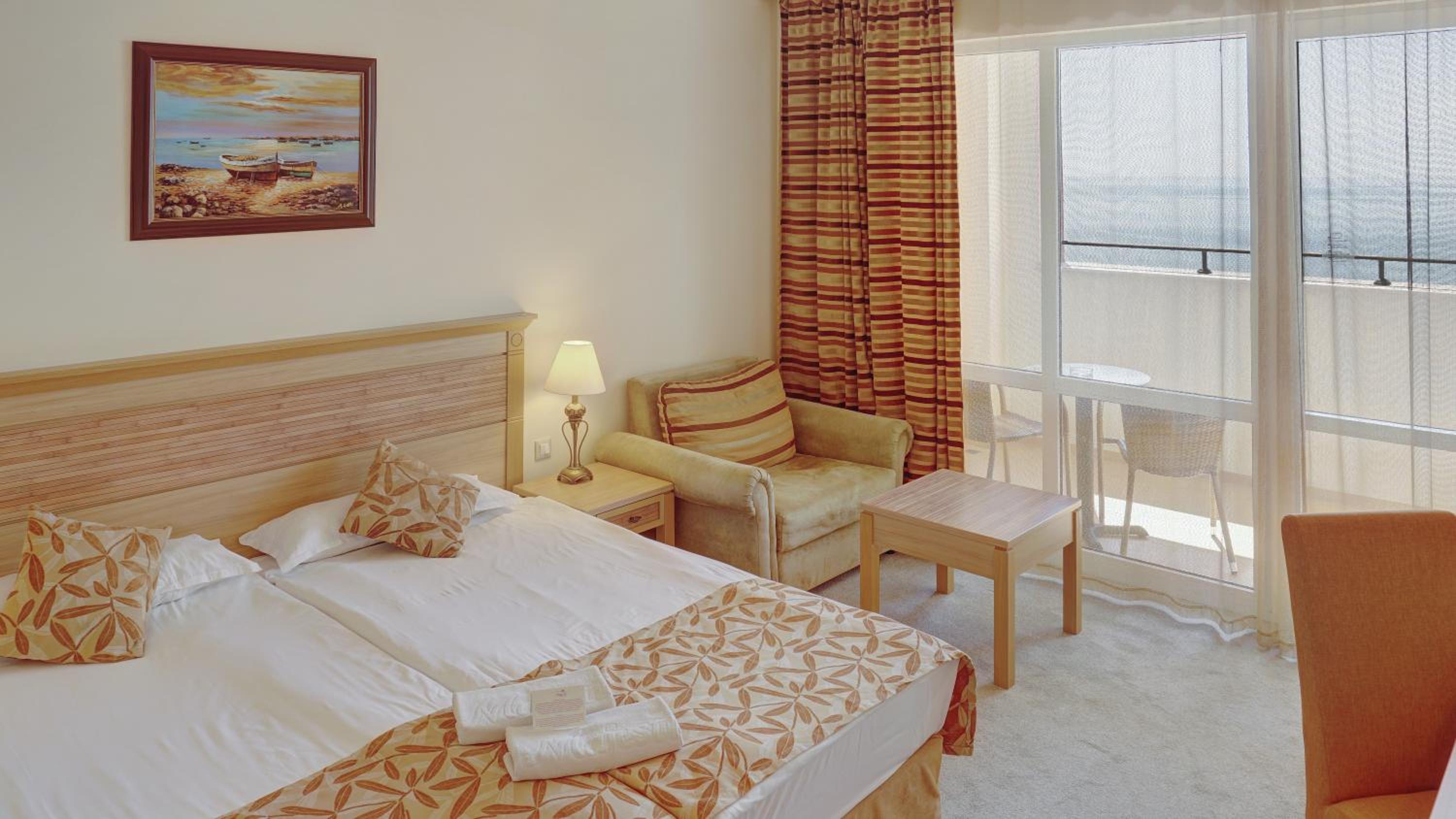 Standard Twin Room with Sea View (High Floor)