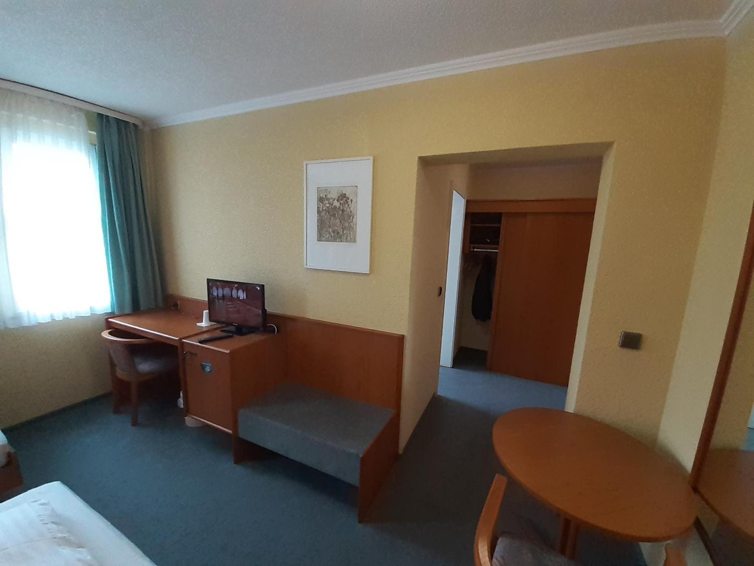 Standard Triple Room - Photo 6