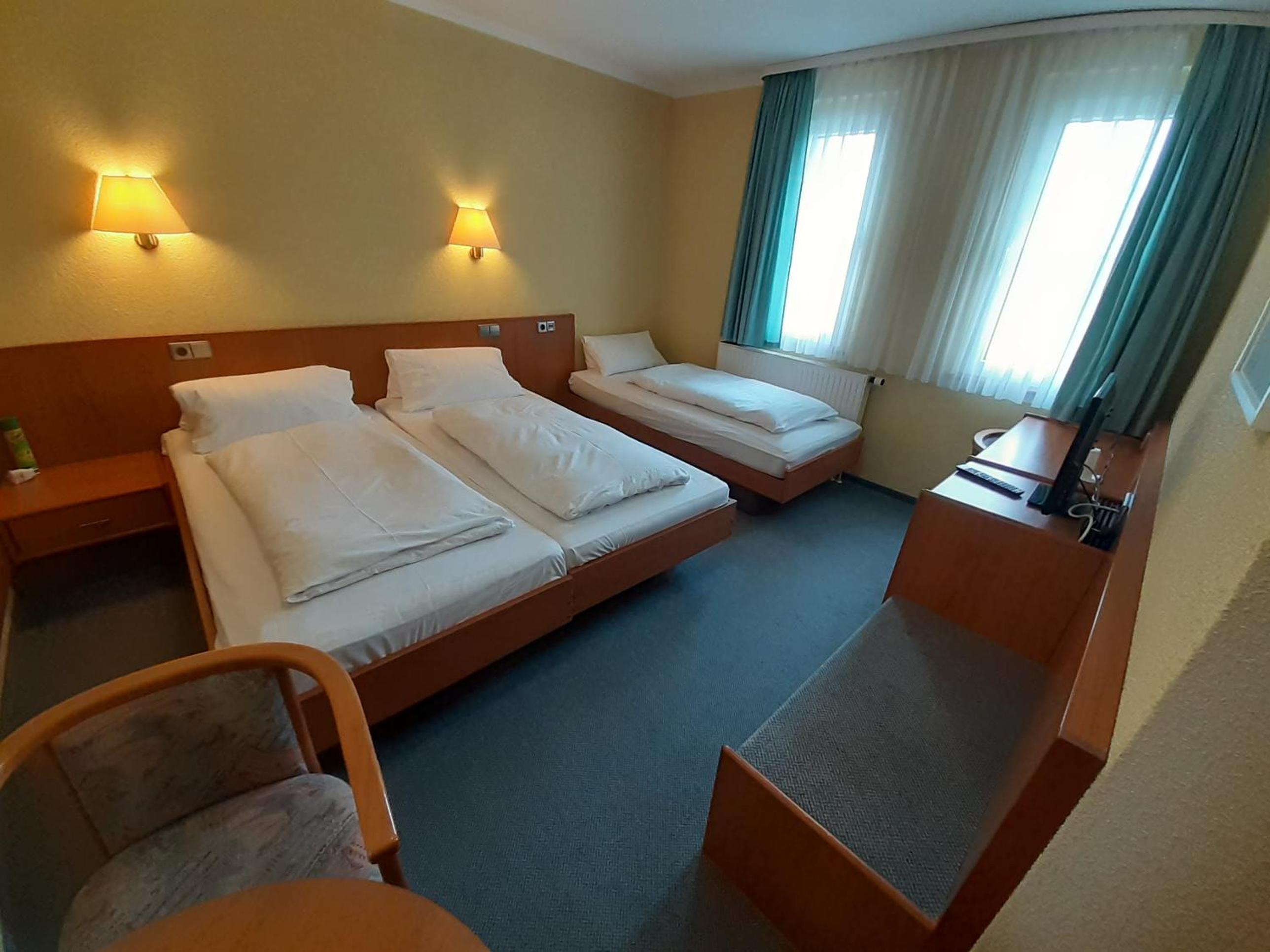 Standard Triple Room - Photo 2