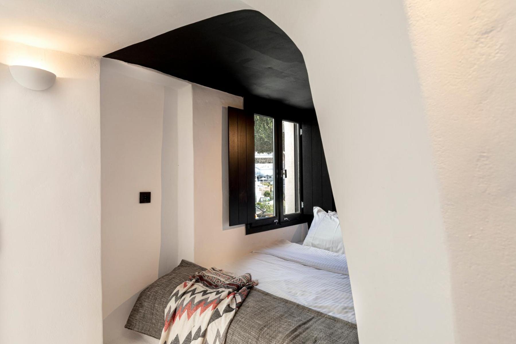 Superior Double Room with Outdoor Hot Tub and Caldera View
