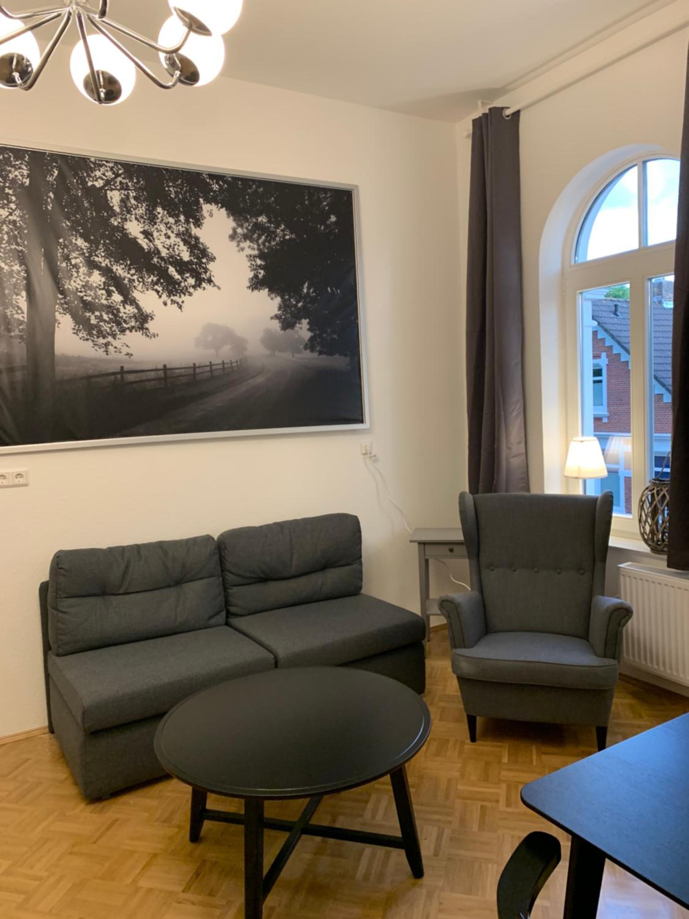 One-Bedroom Apartment - Photo 2