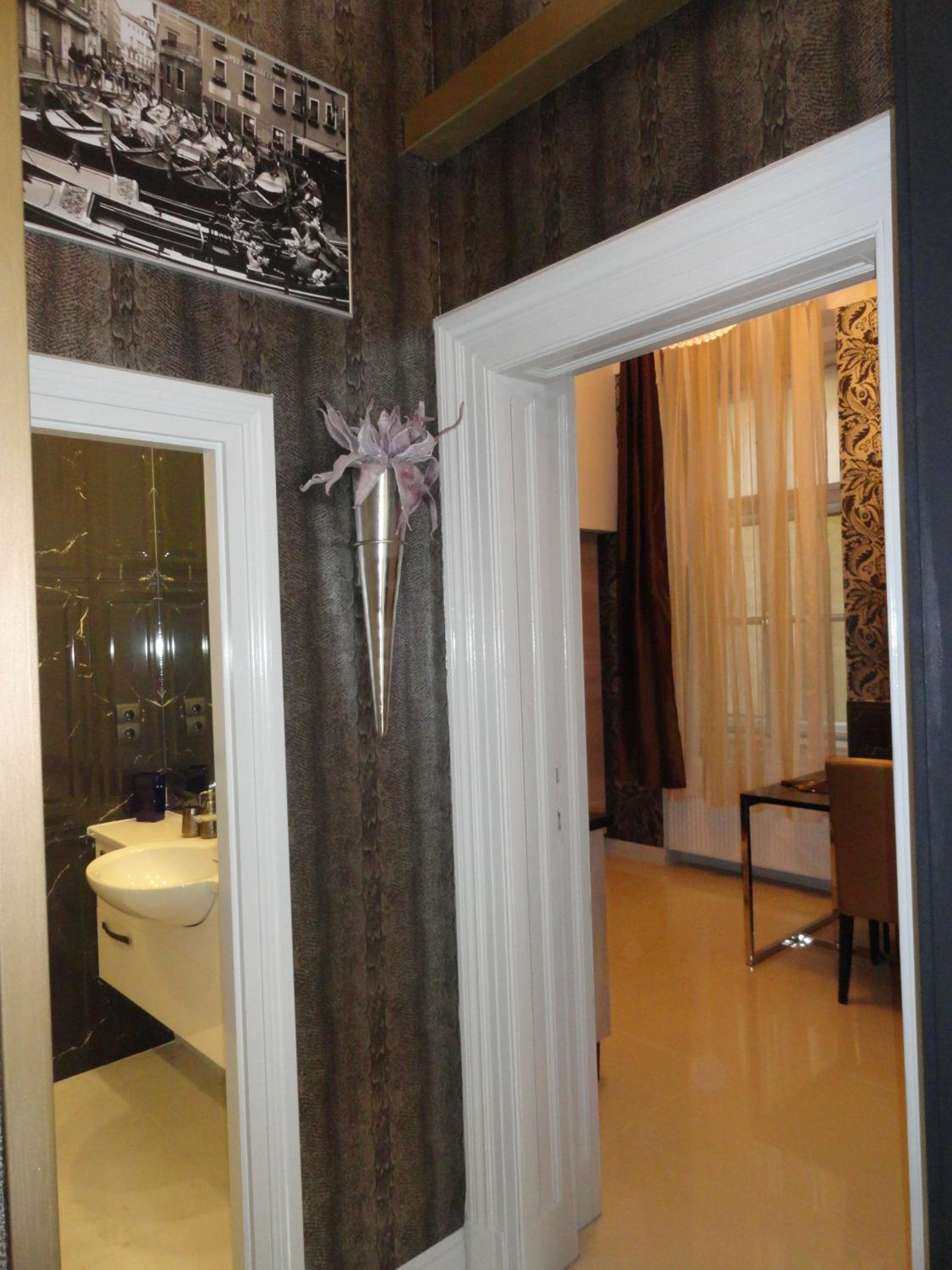 Two-Bedroom Apartment - Photo 82