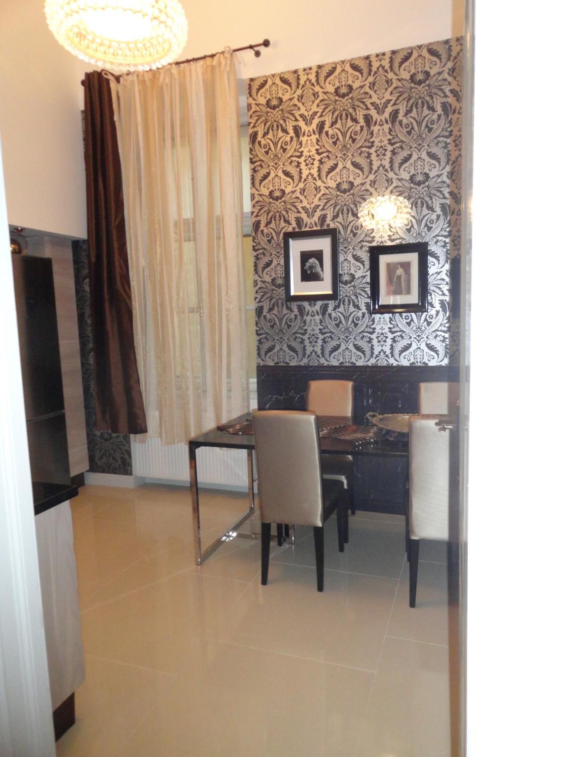 Two-Bedroom Apartment - Photo 2
