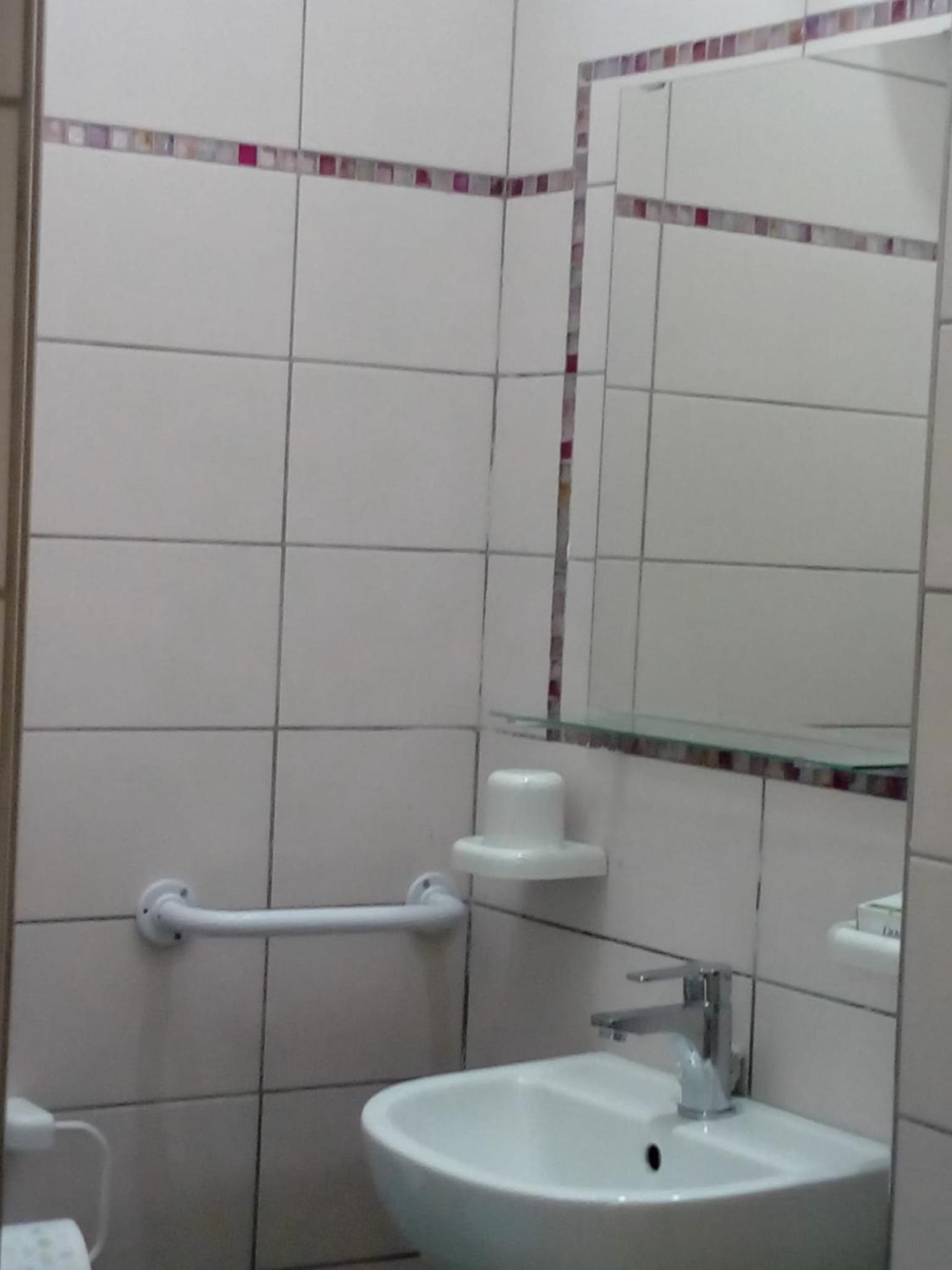 Deluxe Room - Photo 9