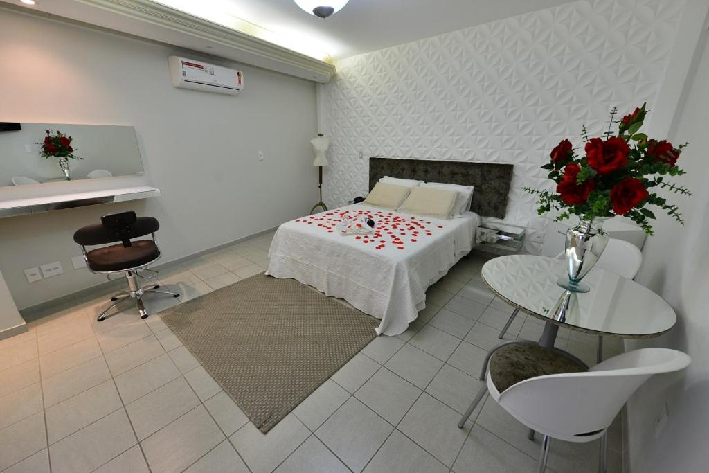 Queen Suite with Spa Bath photo 2