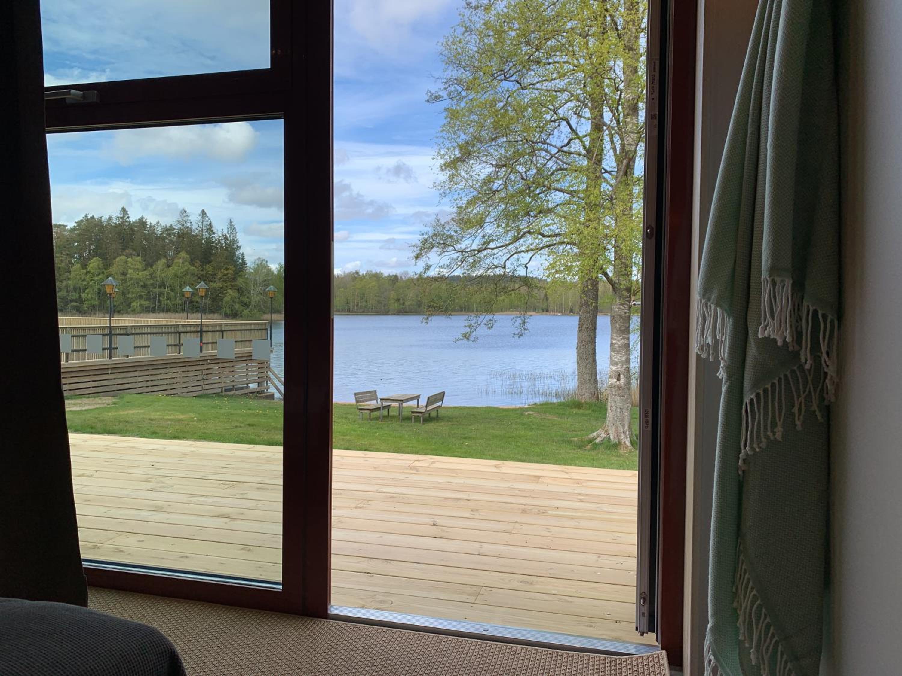 Quadruple Room with Lake View - Photo 2