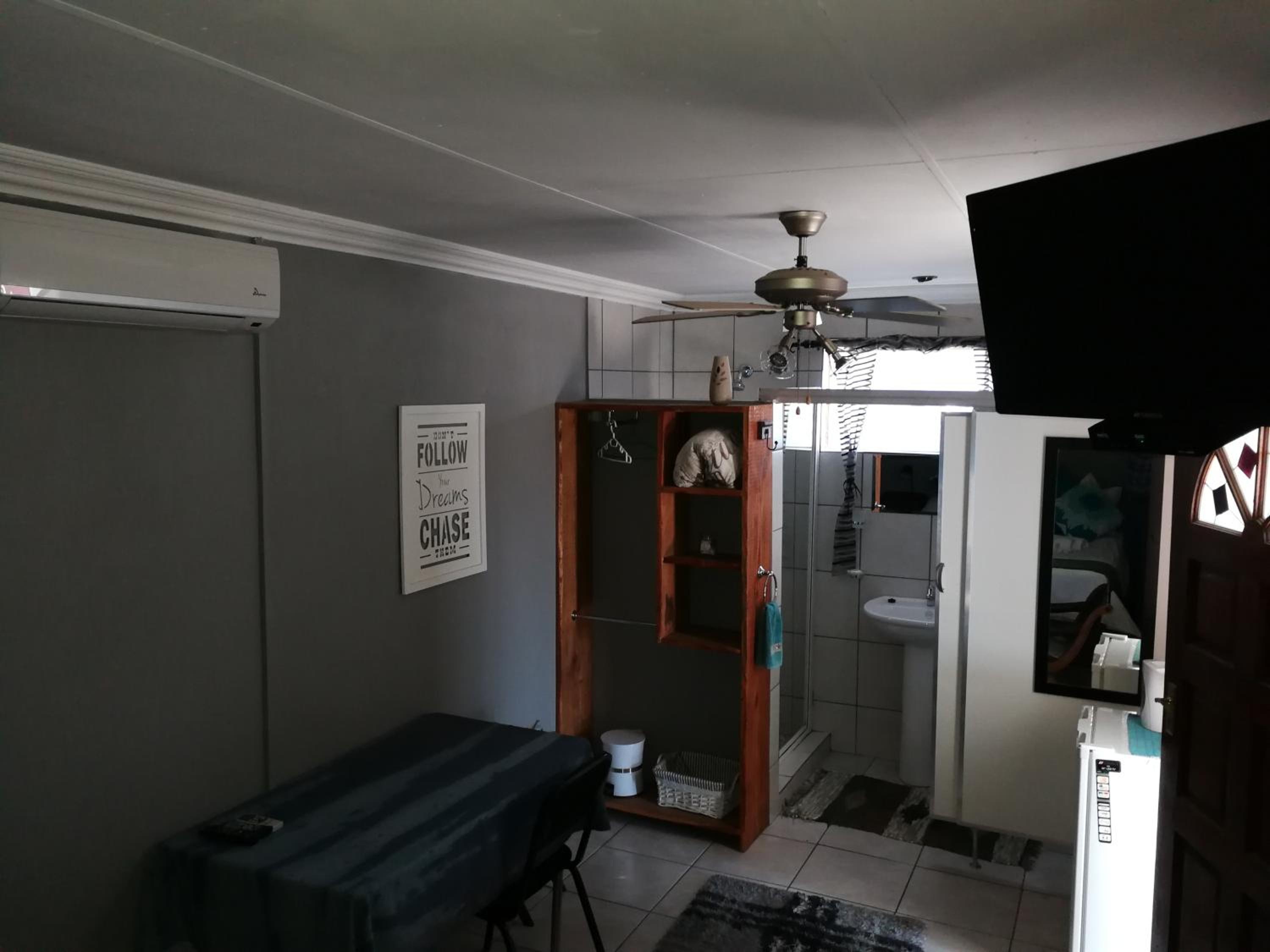 Budget Double Room photo 2