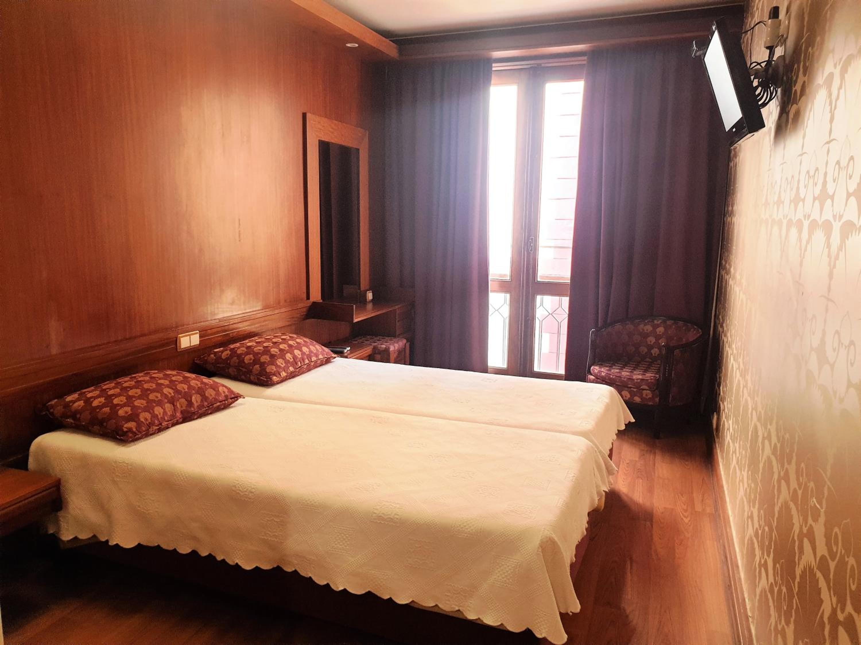 Standard Double Room - Photo 4