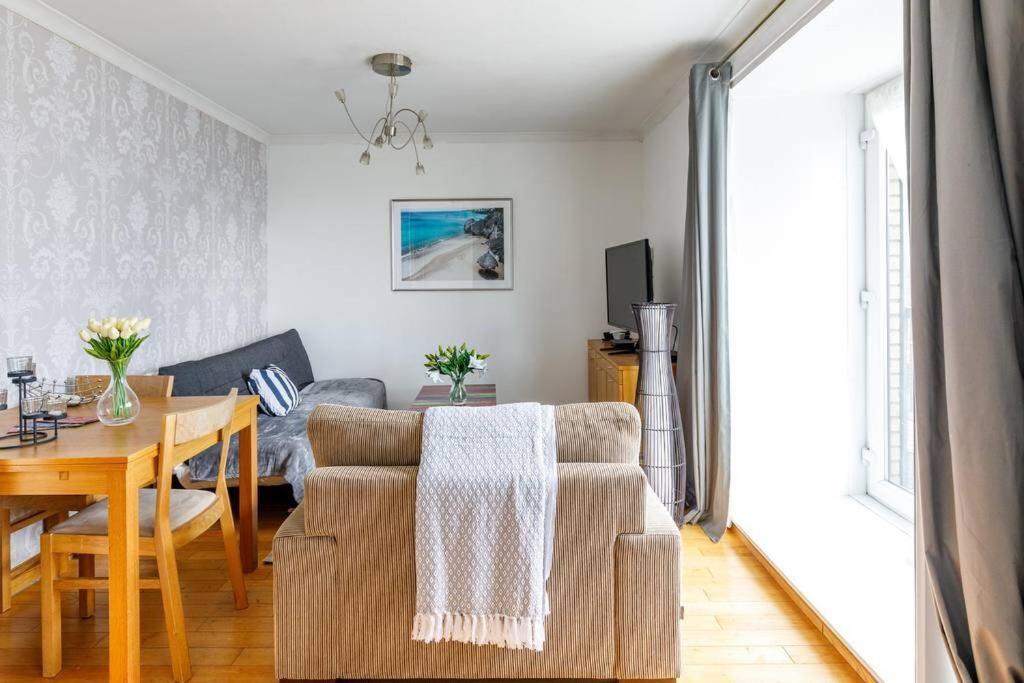 One-Bedroom Apartment - Photo 7