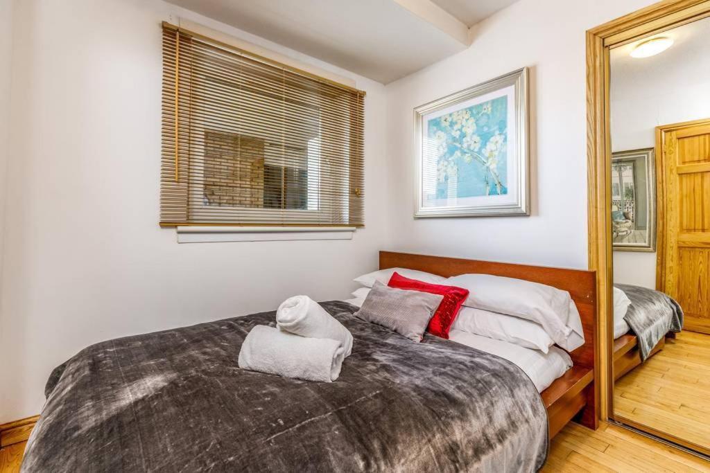 One-Bedroom Apartment - Photo 12