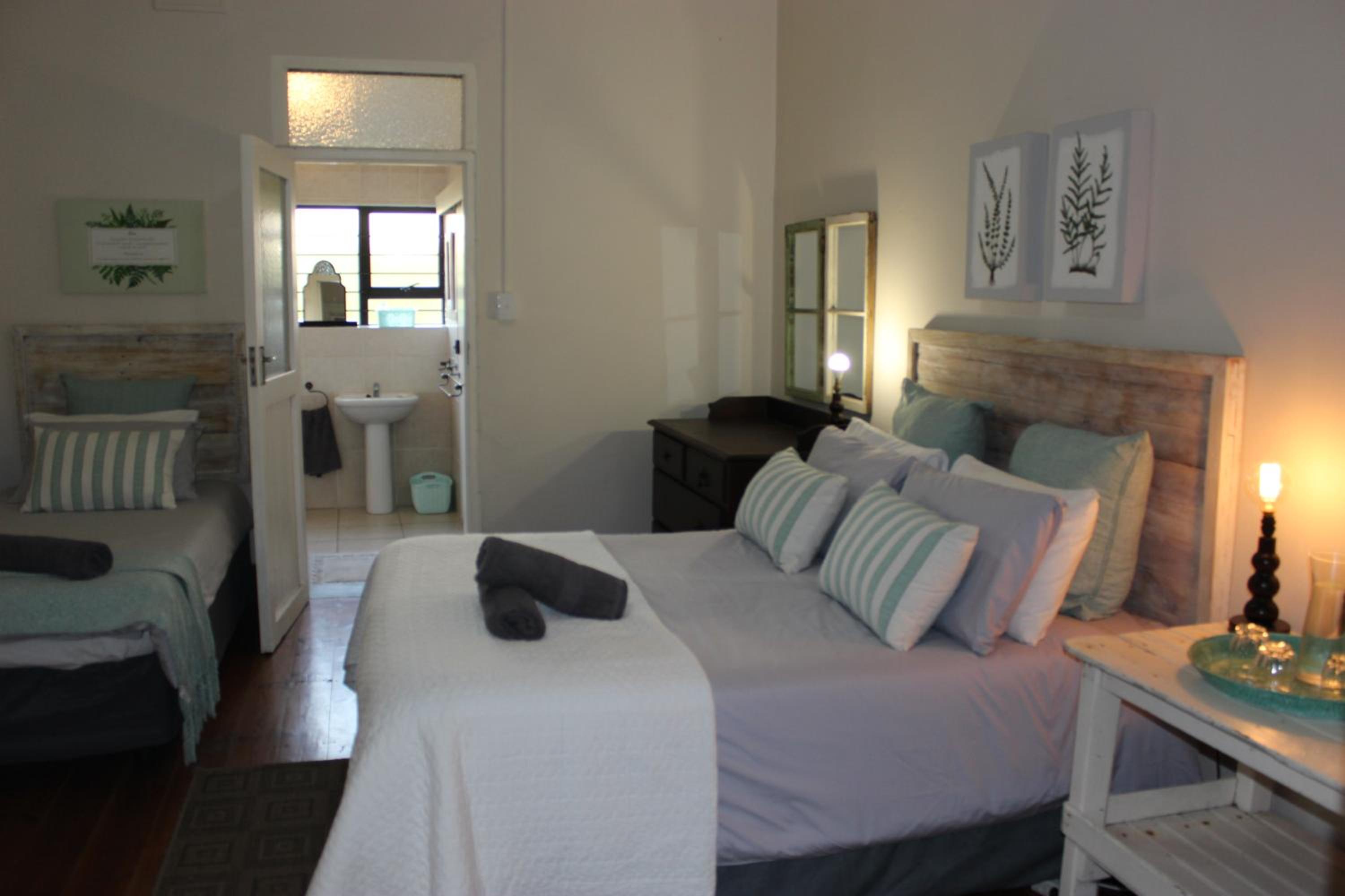 Five-Bedroom House photo 1