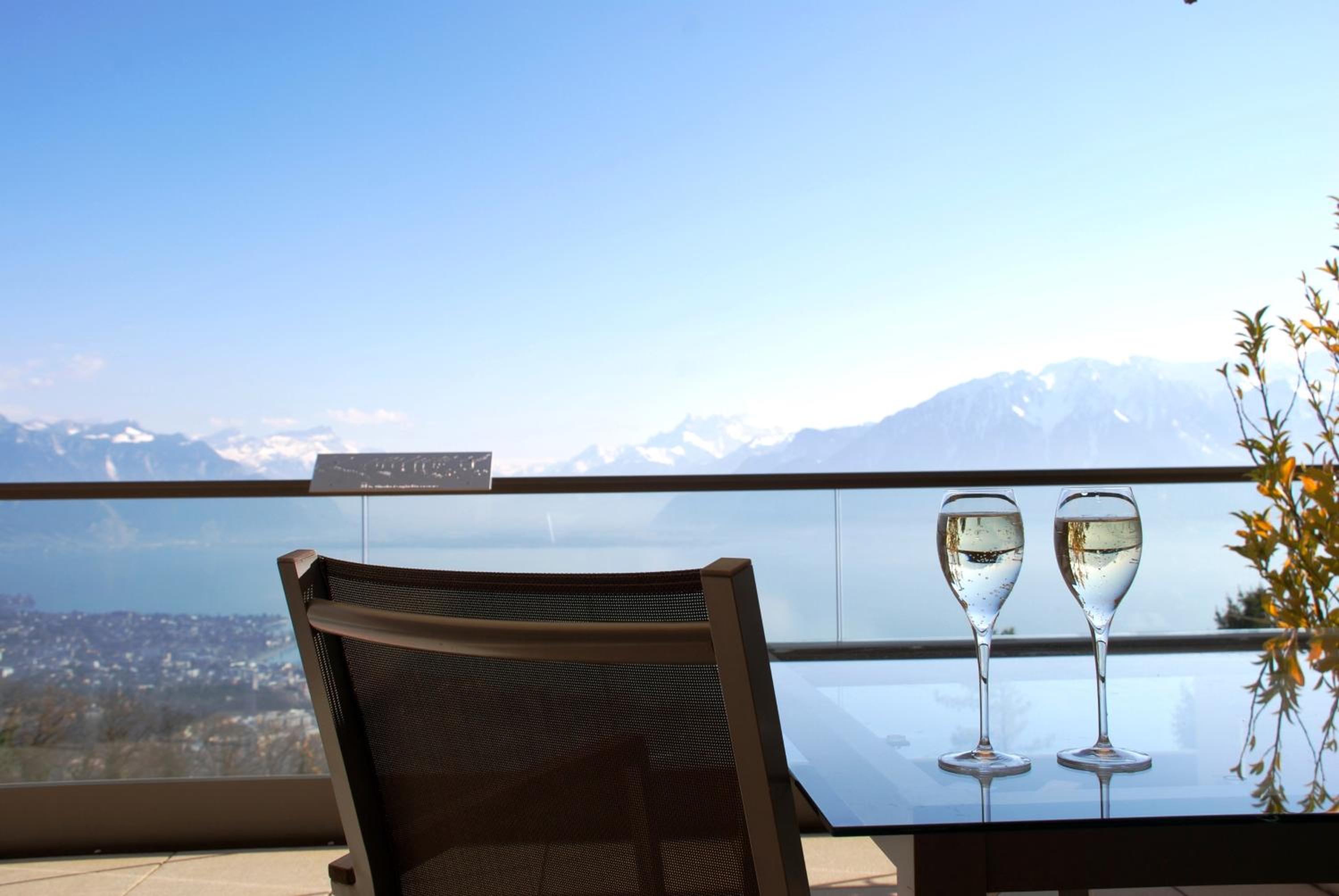 Junior Suite with Terrace and Lake View photo 3